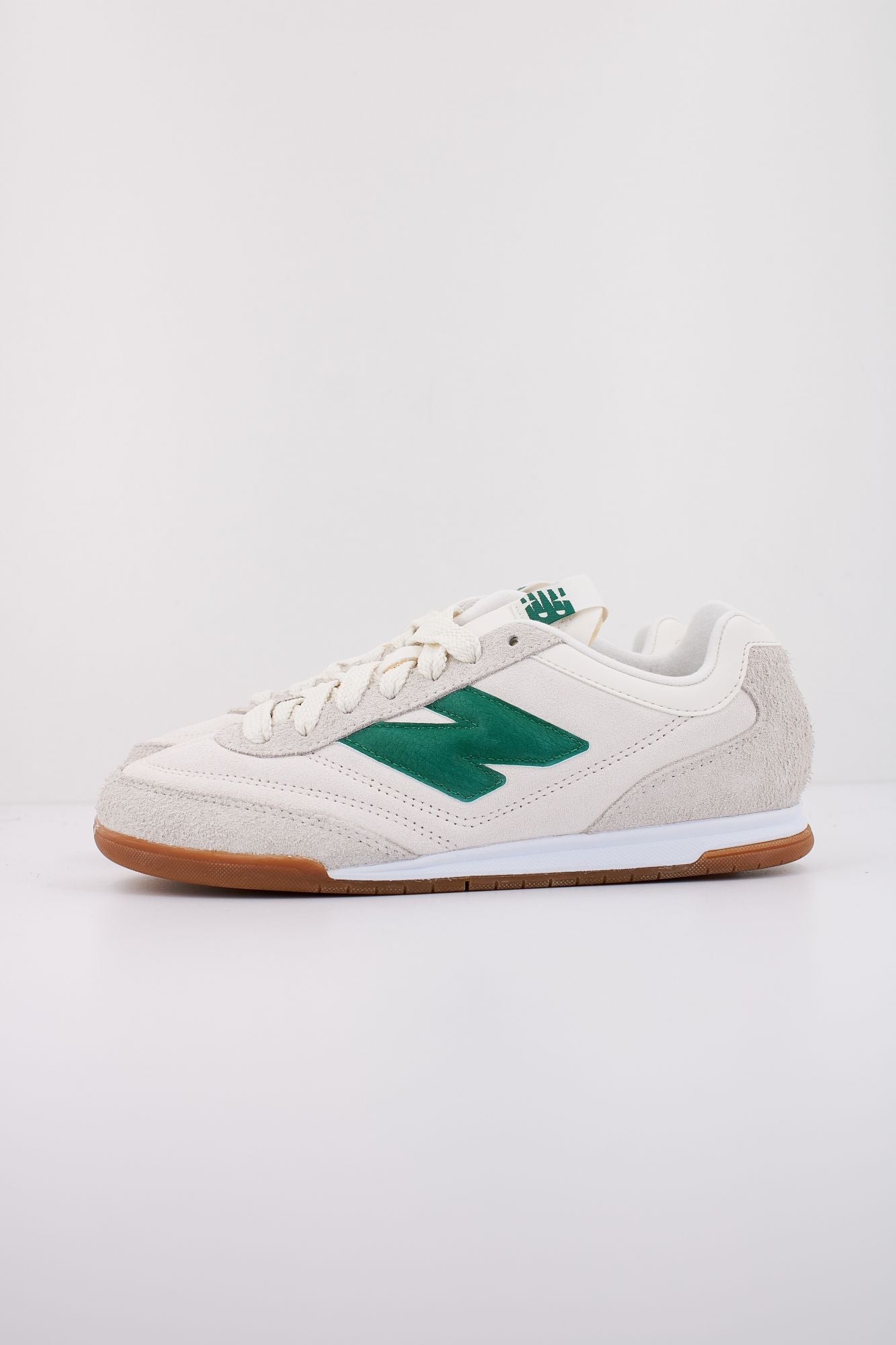 NEW BALANCE URC42 HG en color BEIS (1)
