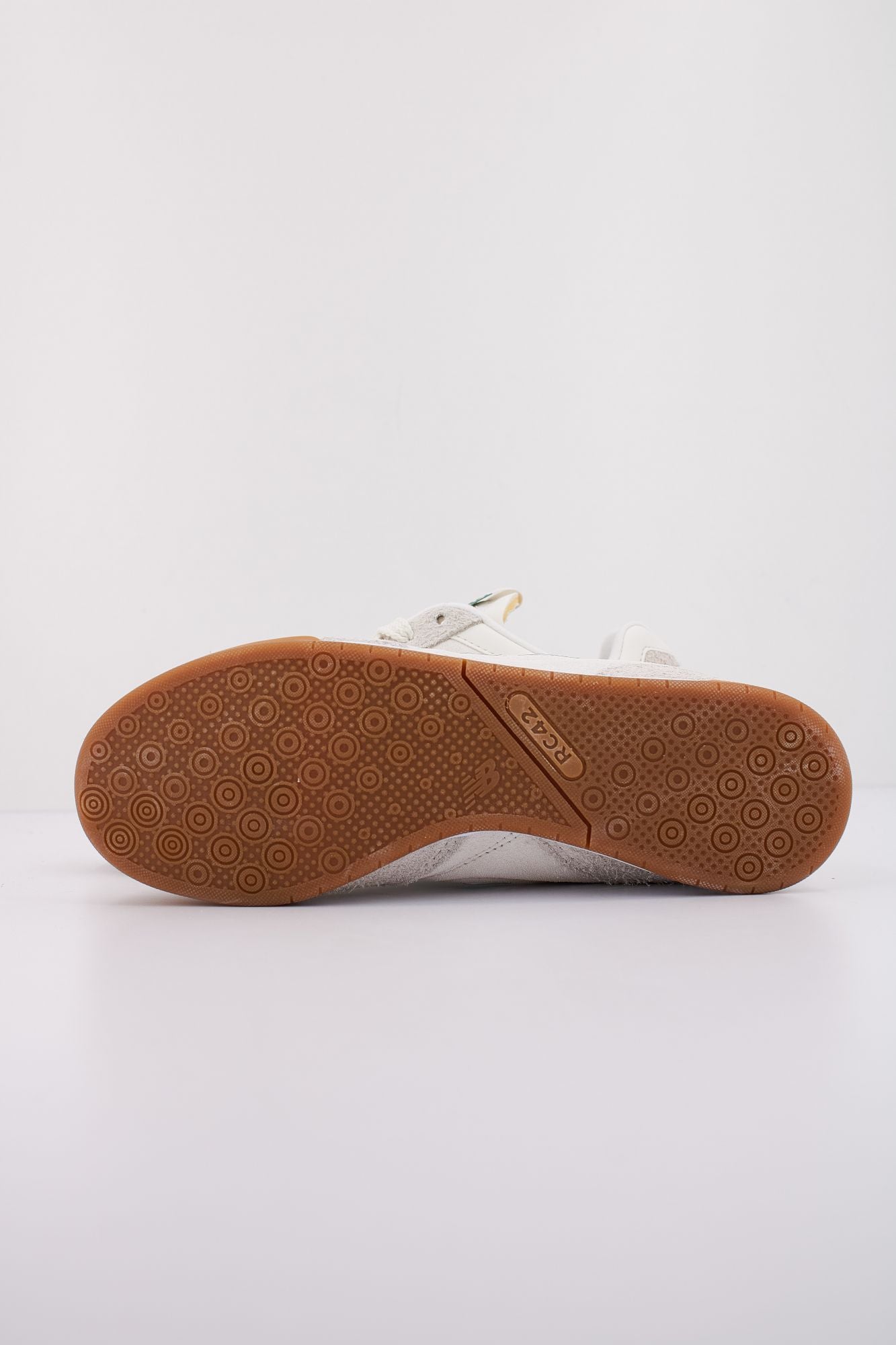 NEW BALANCE URC42 HG en color BEIS (5)