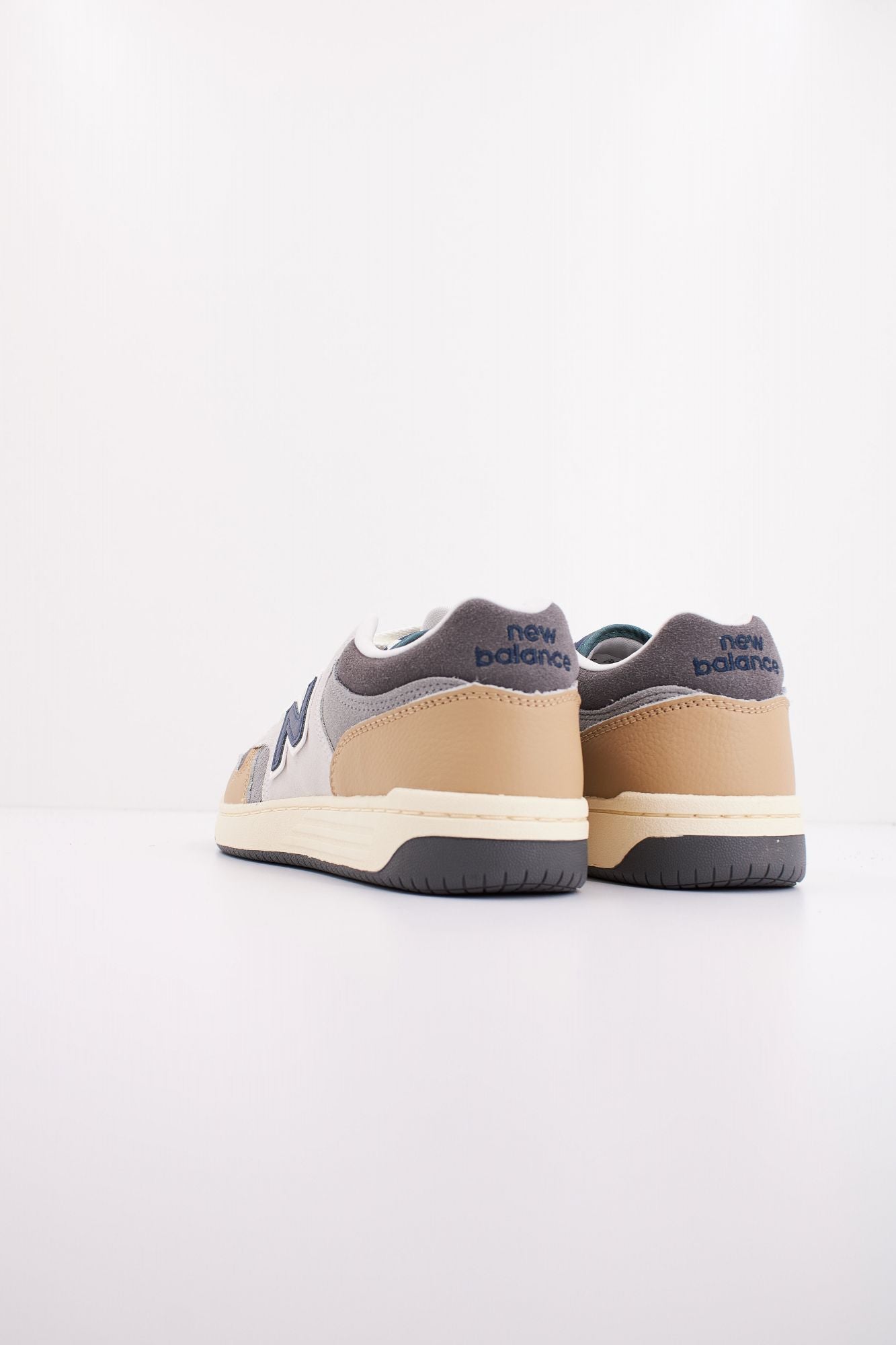 NEW BALANCE LGB RETRO BASKETBALL en color GRIS (4)