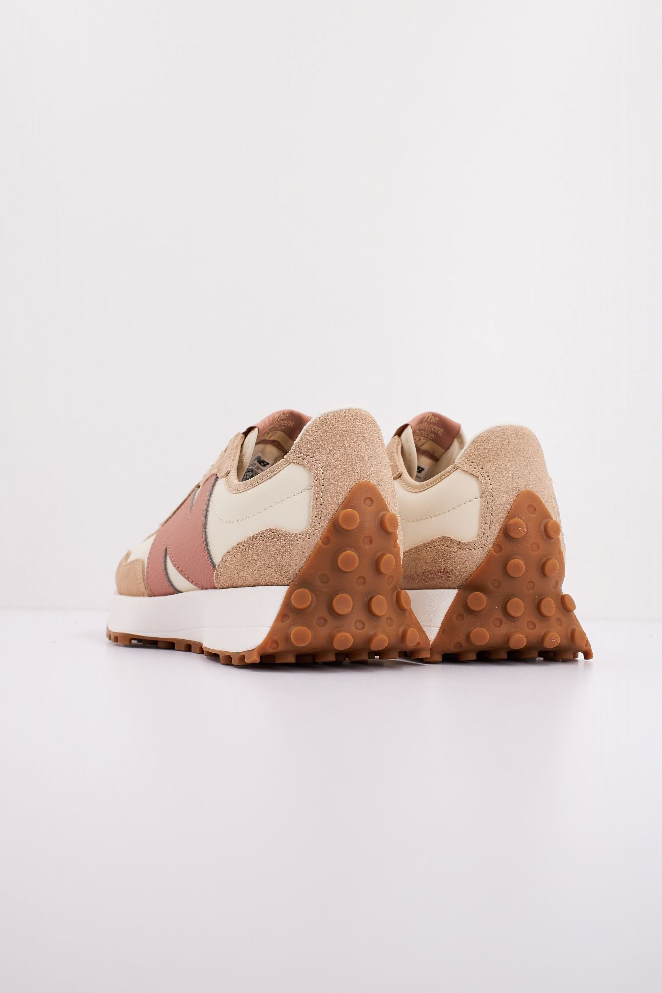 NEW BALANCE WS327 NKA en color MARRON CLARO (4)