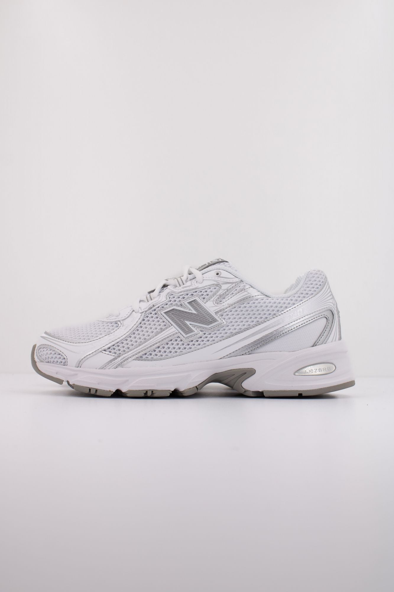 NEW BALANCE U740  en color BLANCO (1)