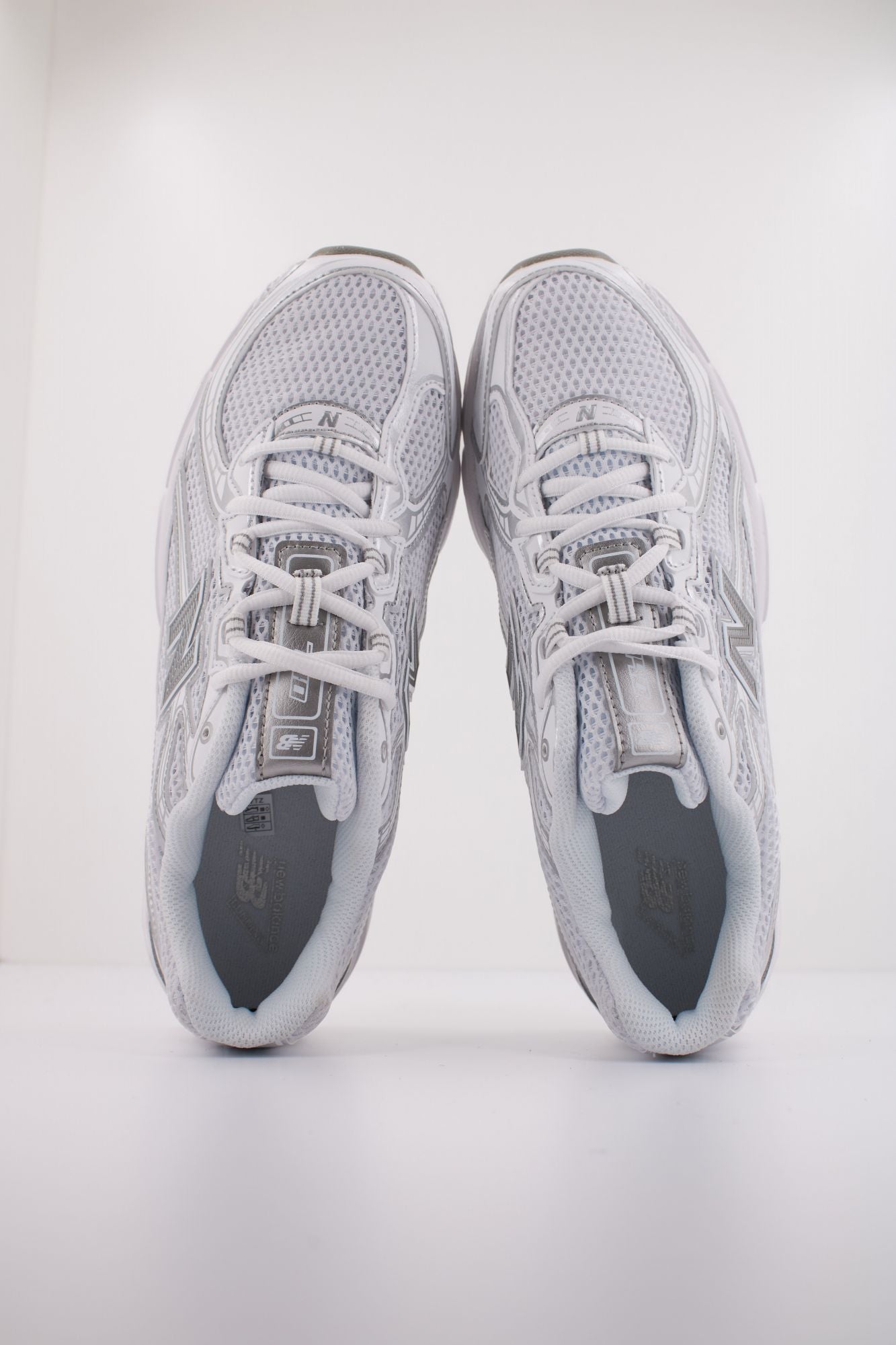 NEW BALANCE U740  en color BLANCO (3)