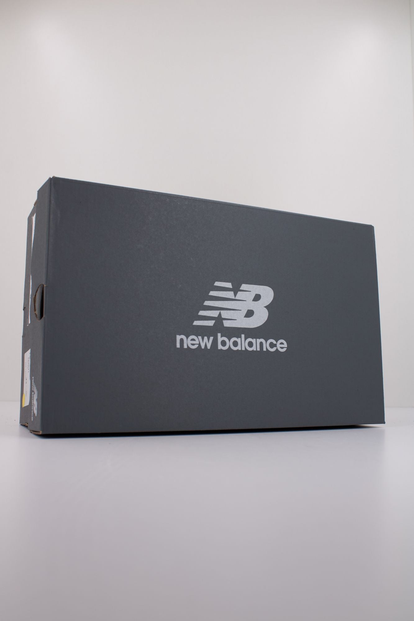 NEW BALANCE U740 en color BLANCO (6)