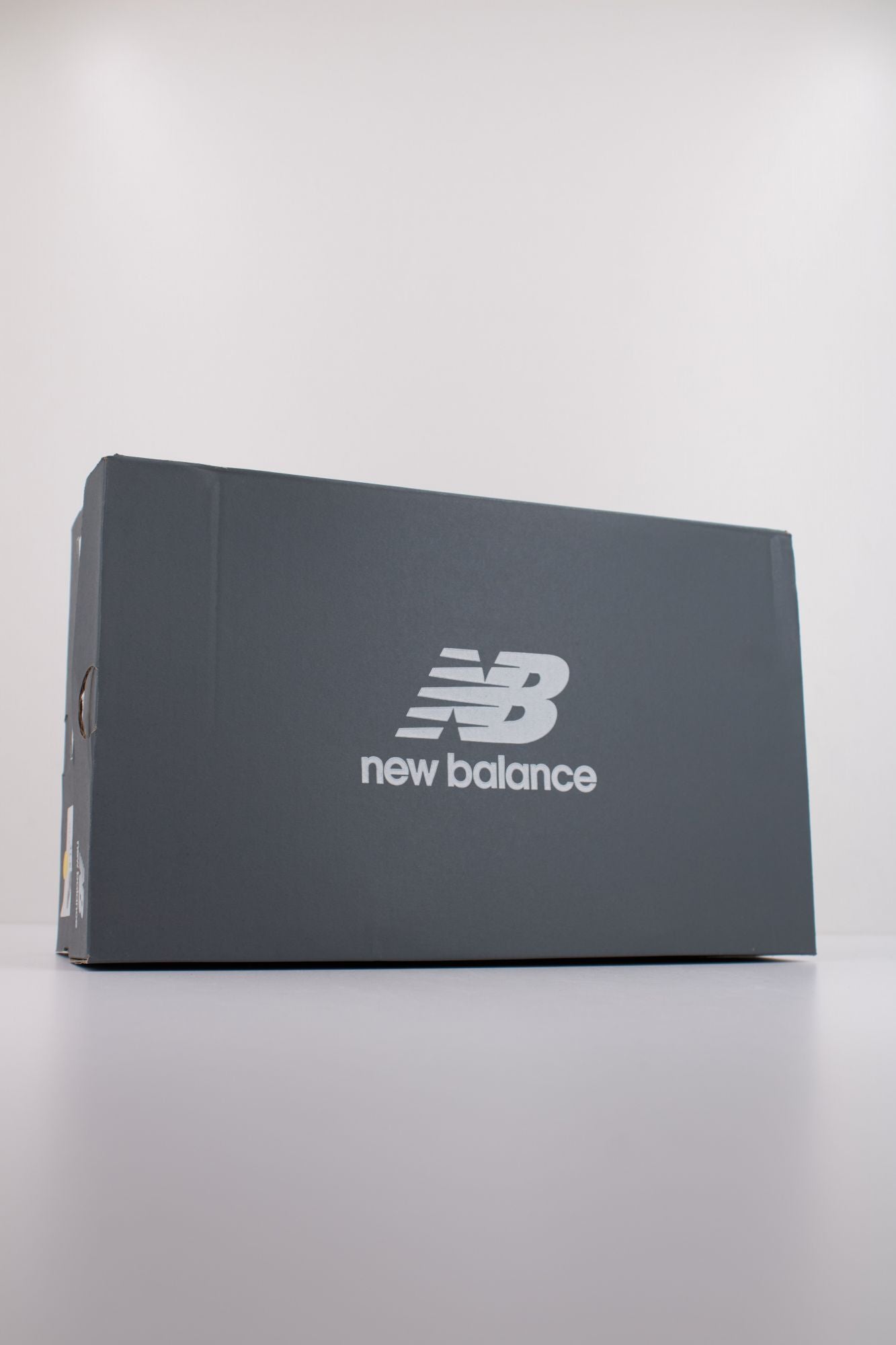 NEW BALANCE U9060 en color GRIS (6)