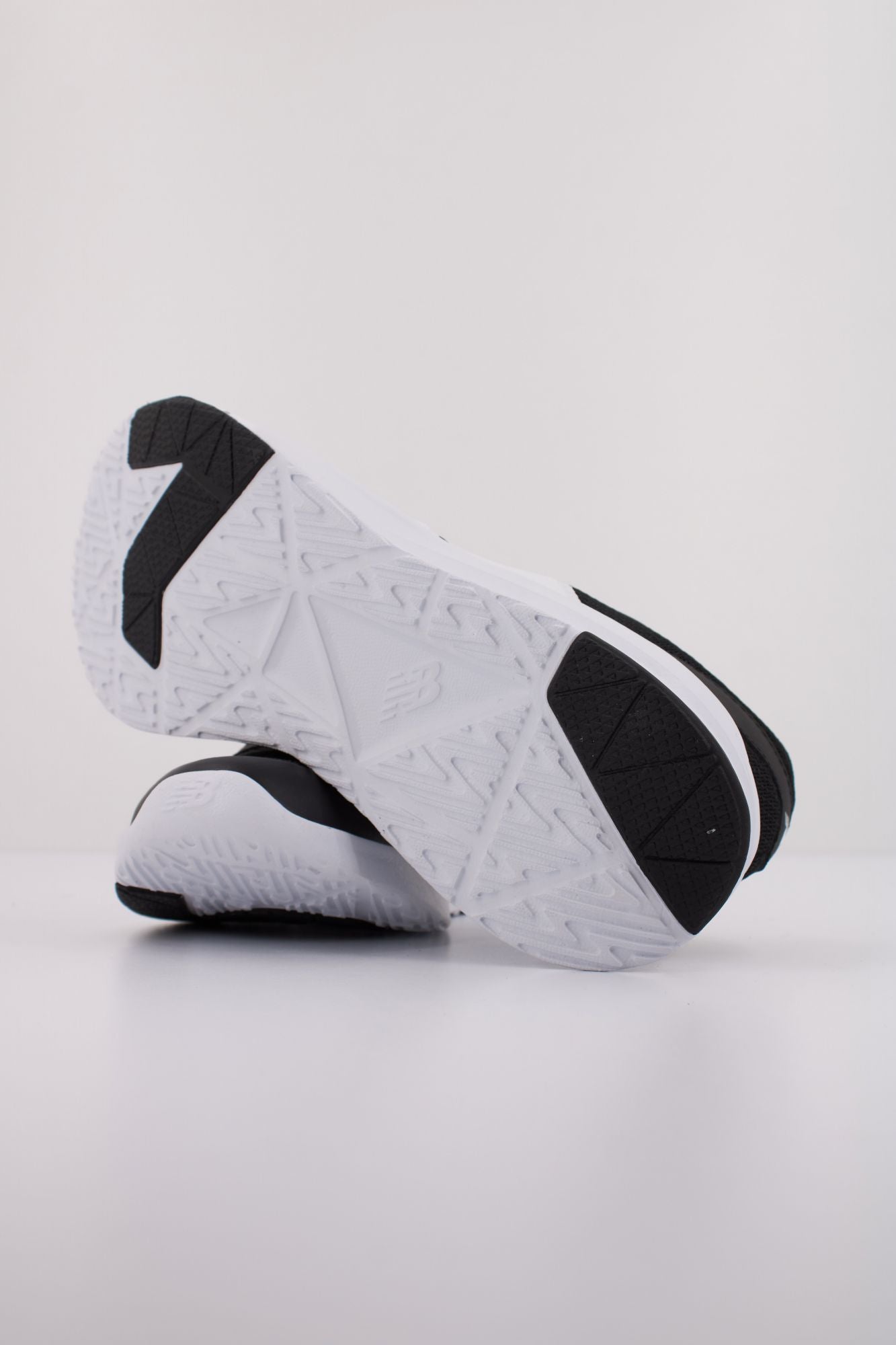 NEW BALANCE GK578 en color NEGRO (5)