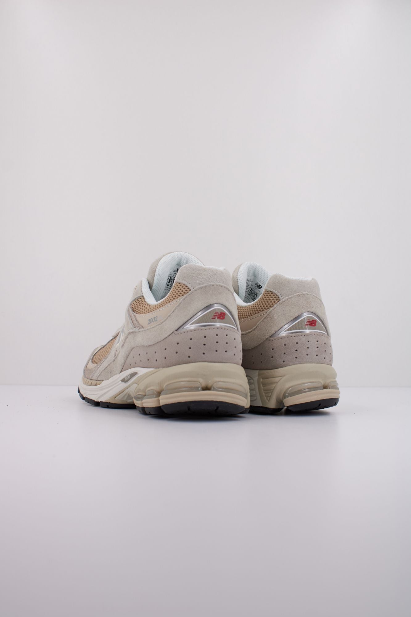 NEW BALANCE U2002 en color MARRON CLARO (4)