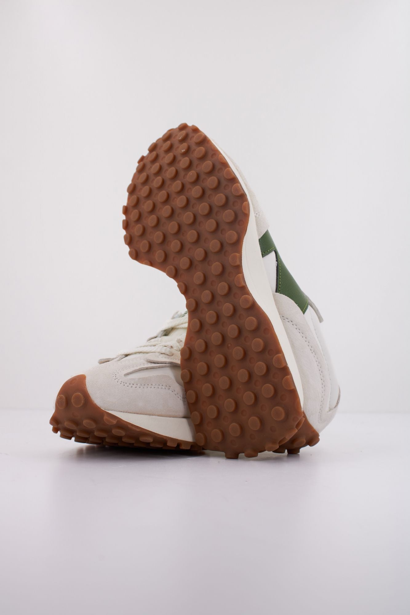 NEW BALANCE U327 WKN en color BLANCO (5)