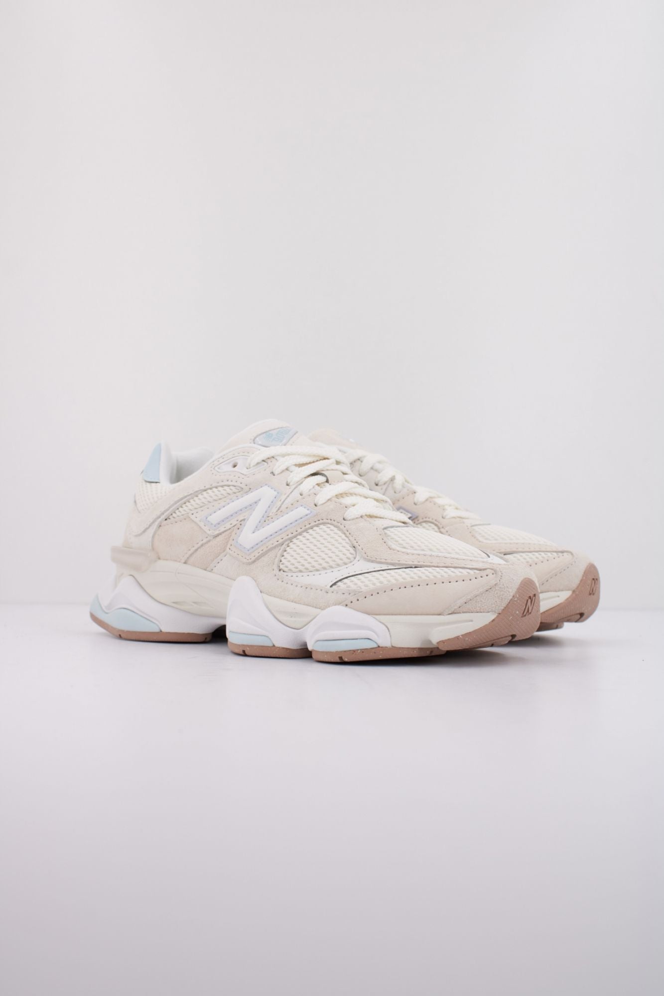 NEW BALANCE U9060 en color BEIS (2)