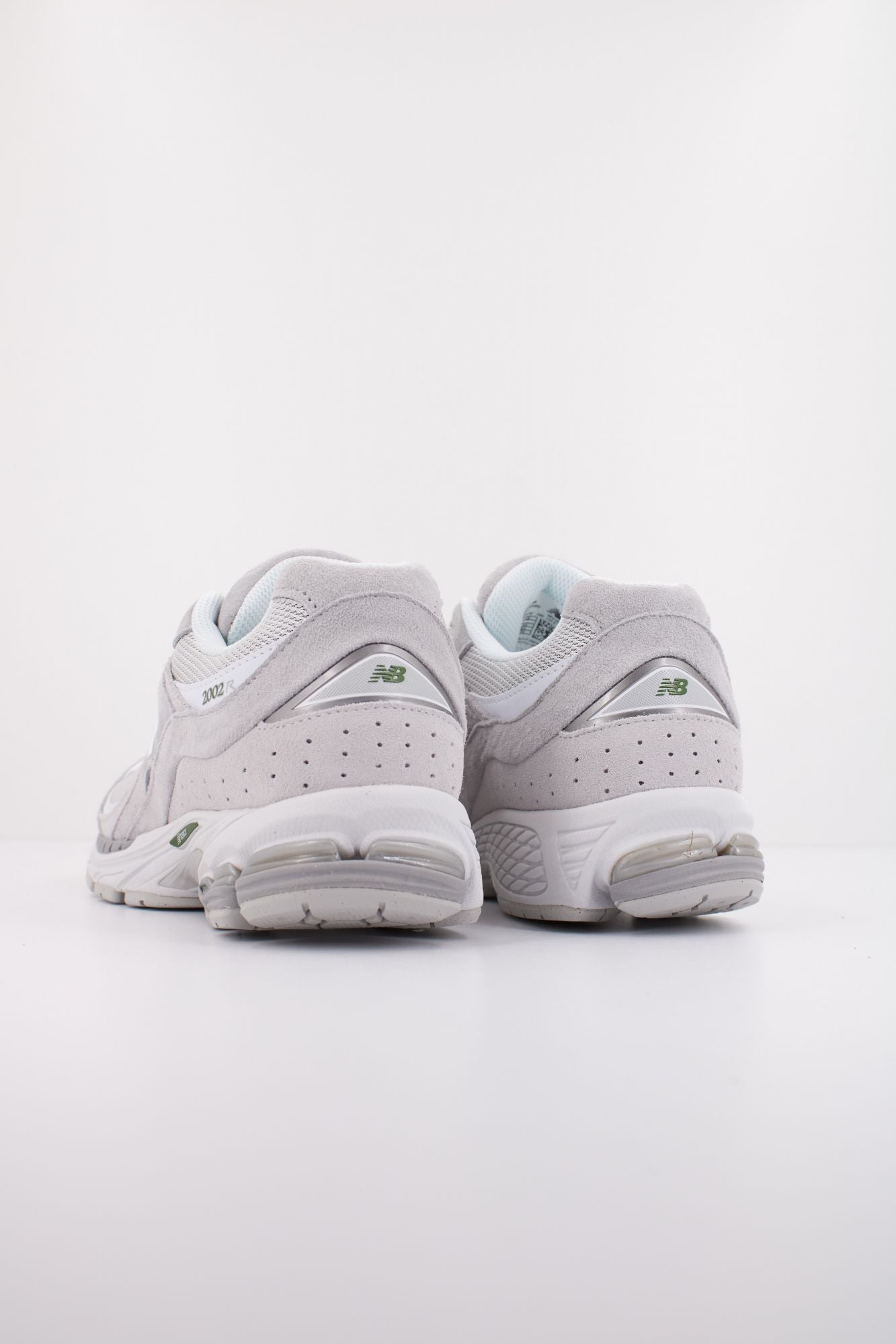 NEW BALANCE U2002 en color GRIS (4)