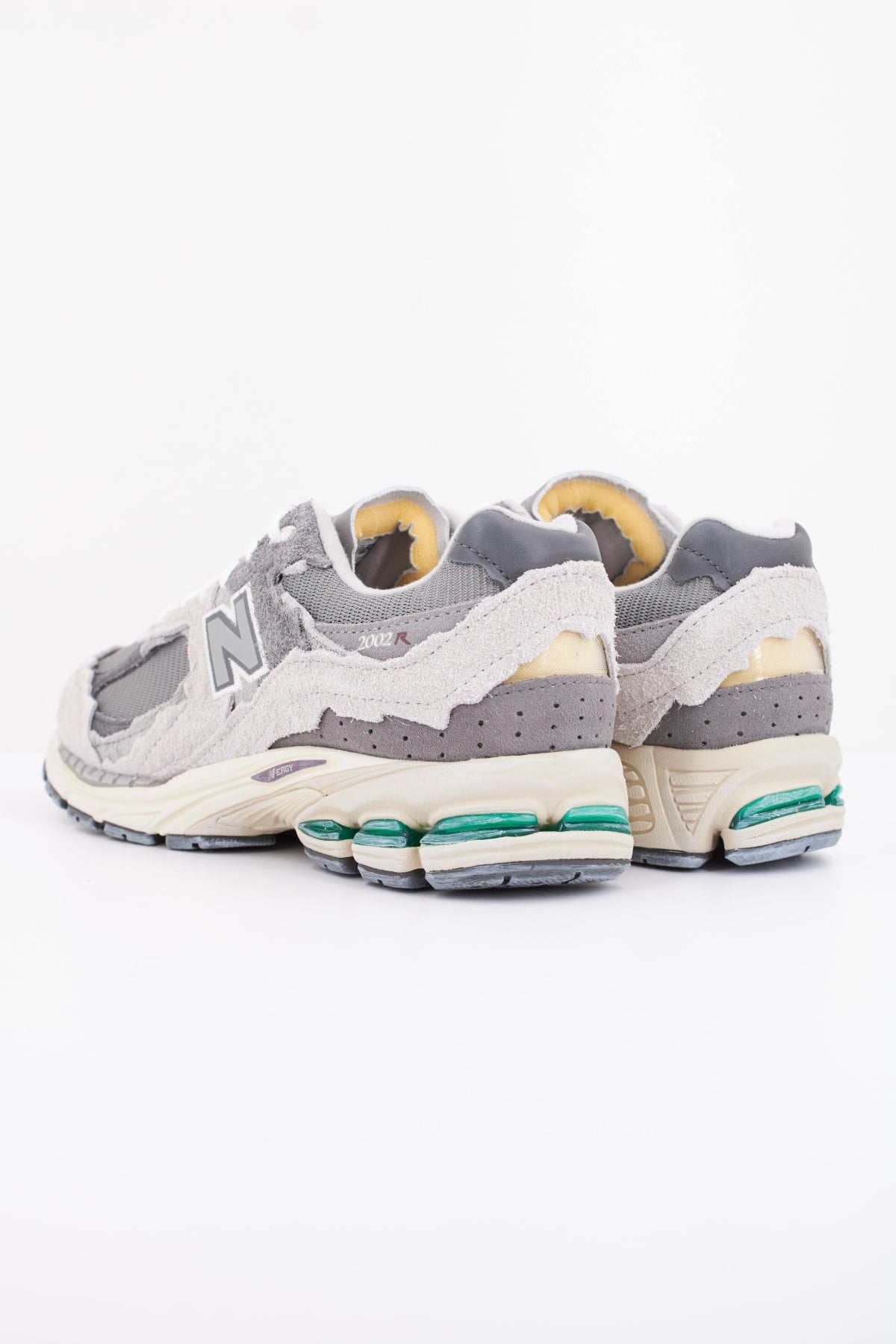 NEW BALANCE M2002  en color GRIS (4)