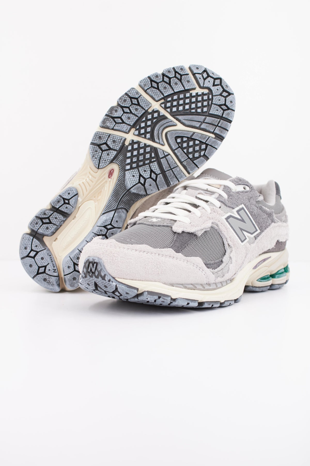 NEW BALANCE M2002  en color GRIS (5)