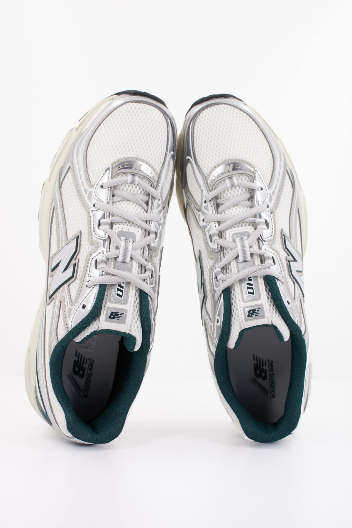 NEW BALANCE U740 en color BLANCO (3)