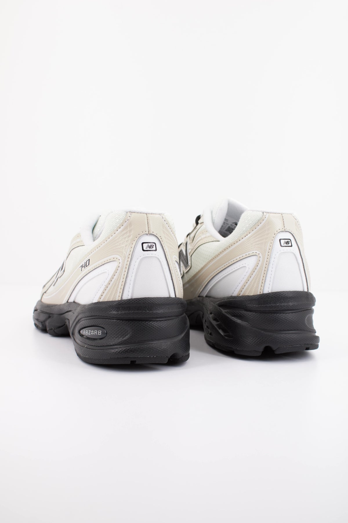 NEW BALANCE U740  en color BEIS (4)