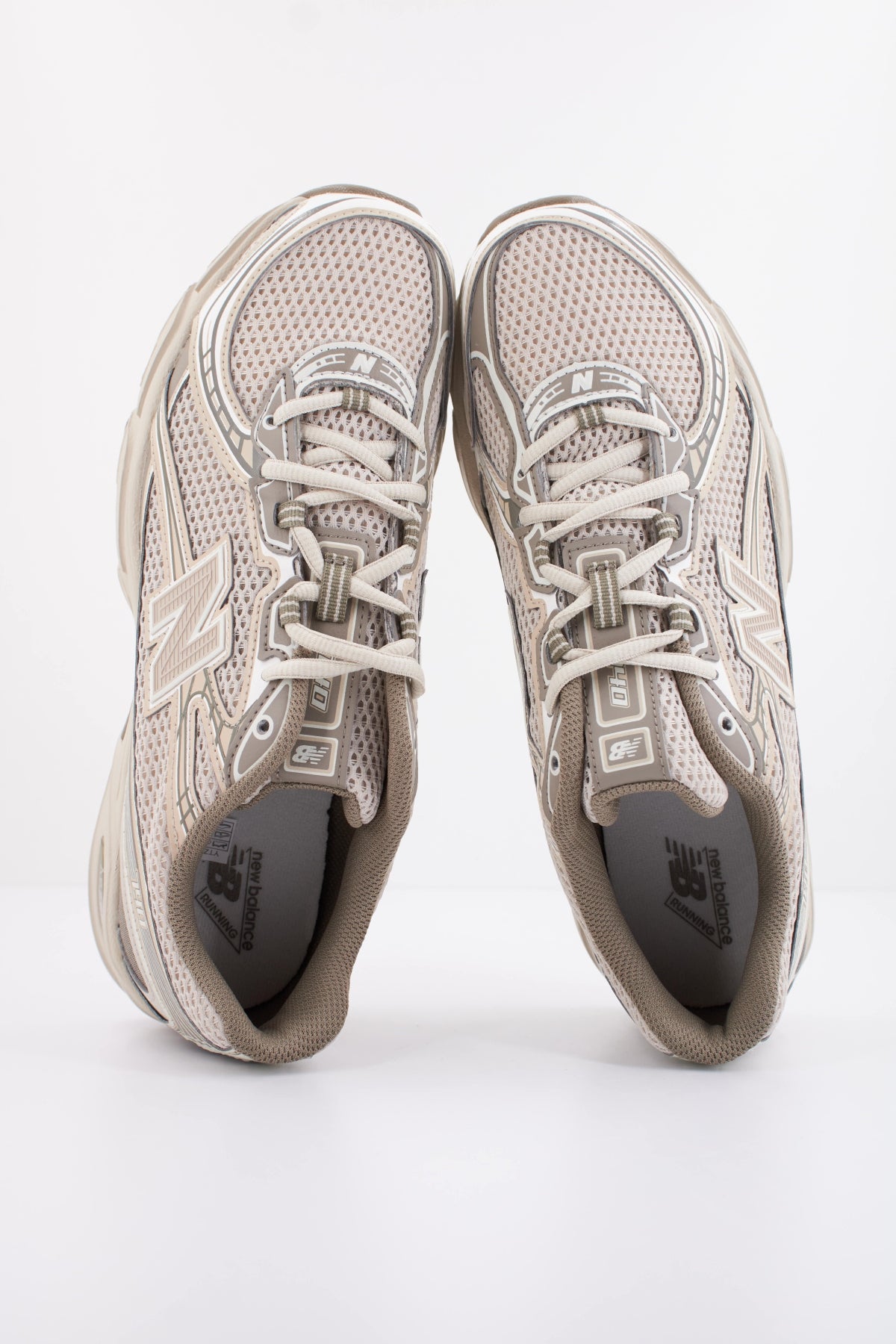 NEW BALANCE U740 en color BEIS (3)