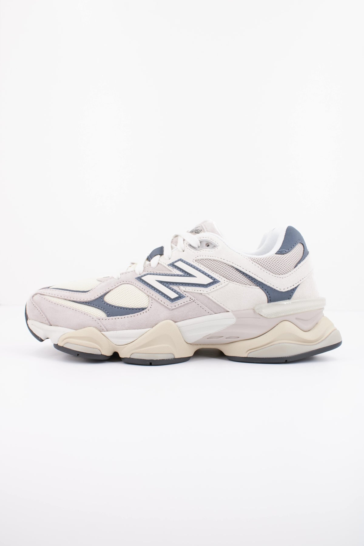 NEW BALANCE U9060 en color BEIS (1)