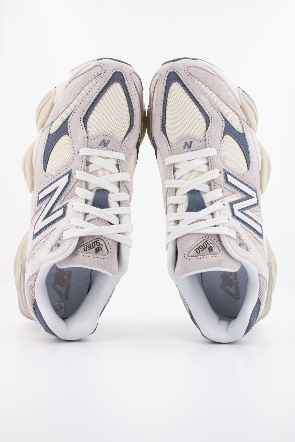 NEW BALANCE U9060 en color BEIS (3)