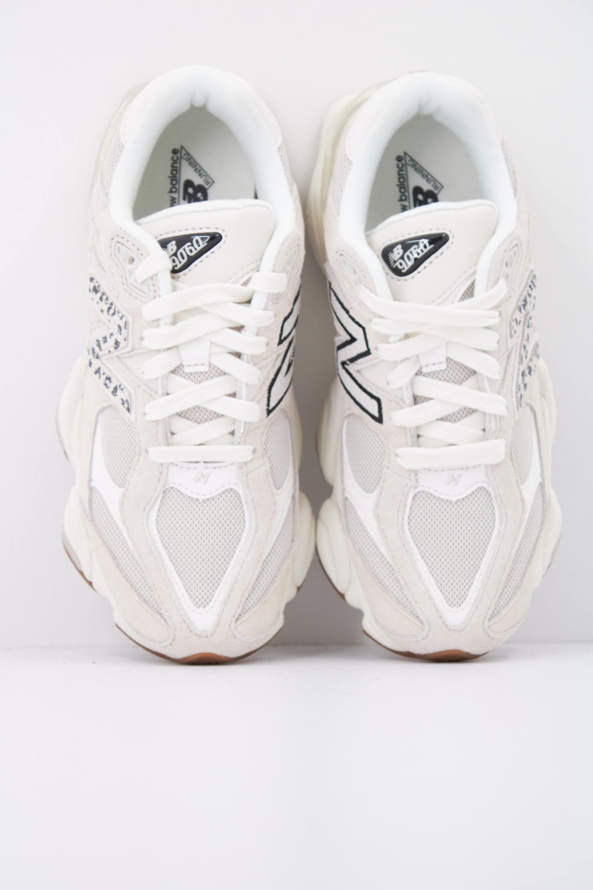 NEW BALANCE U9060 en color BEIS (3)