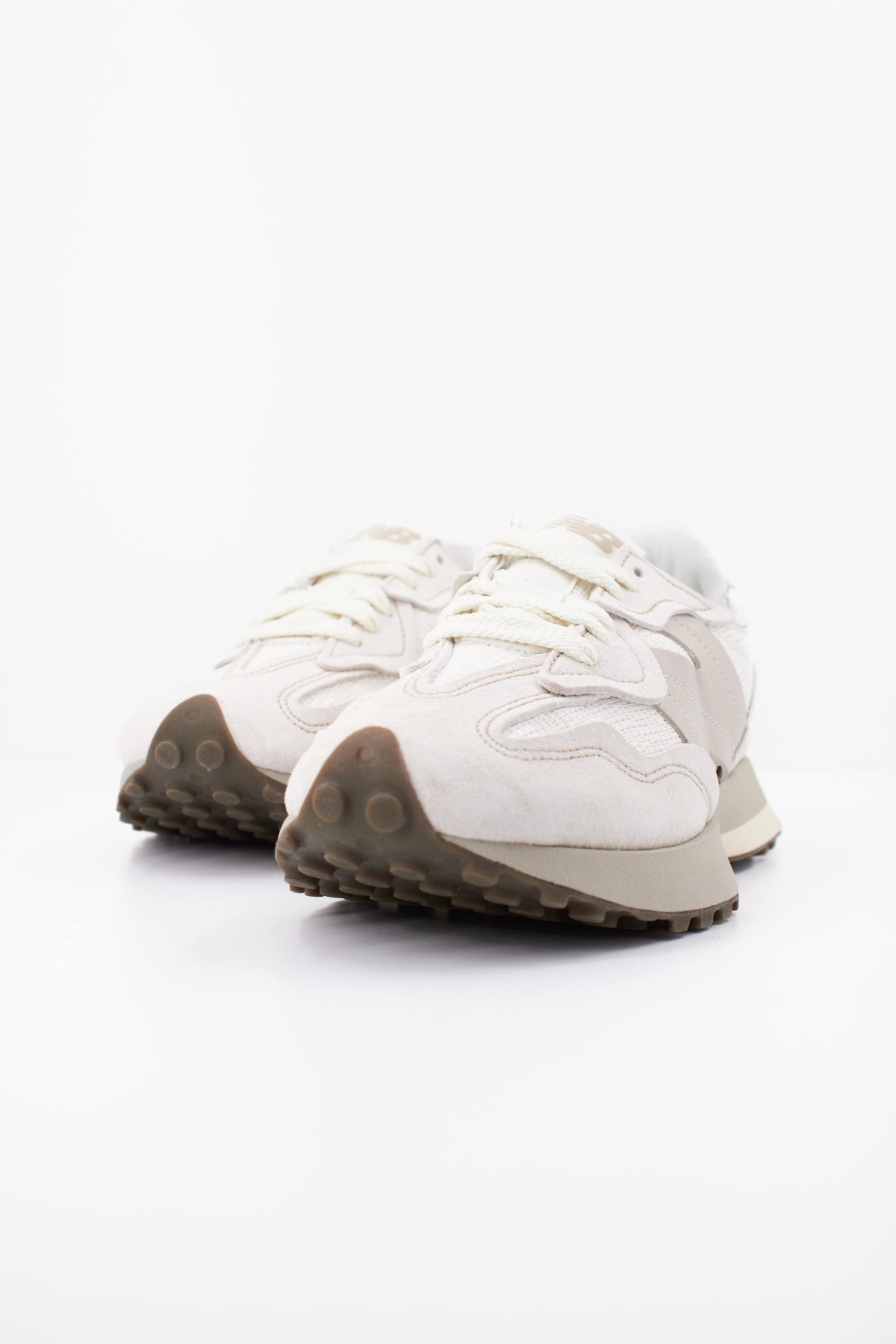 NEW BALANCE U327  en color BLANCO (2)