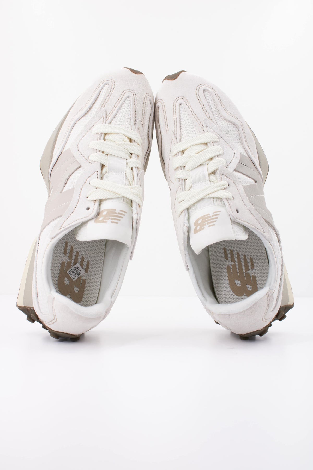 NEW BALANCE U327  en color BLANCO (3)