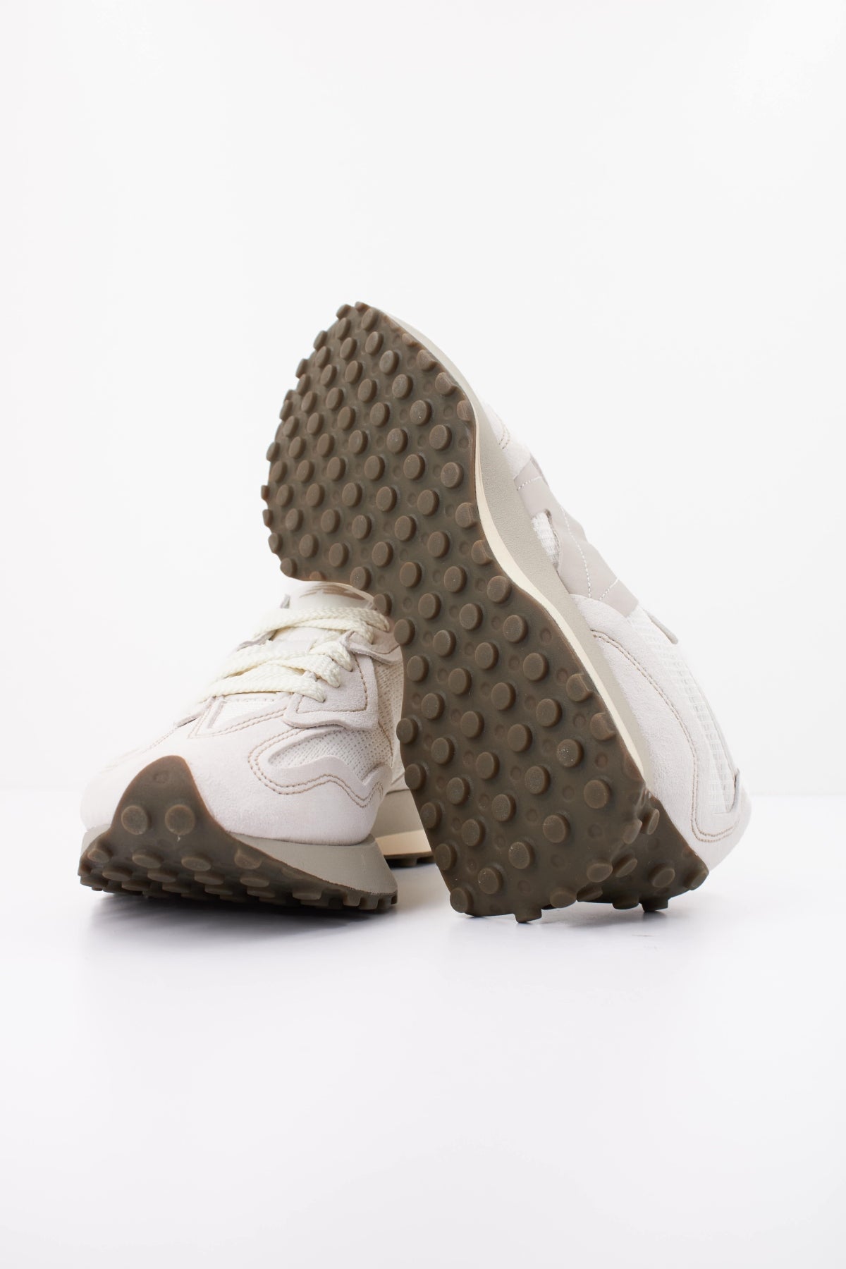 NEW BALANCE U327  en color BLANCO (5)