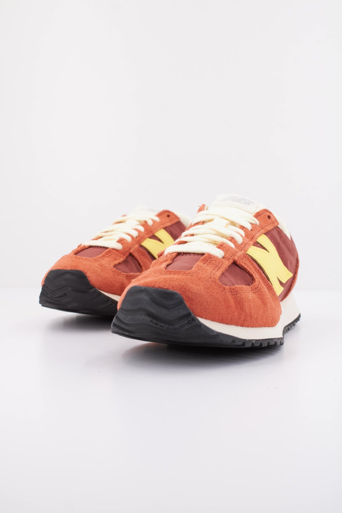NEW BALANCE U471  en color ROJO (2)