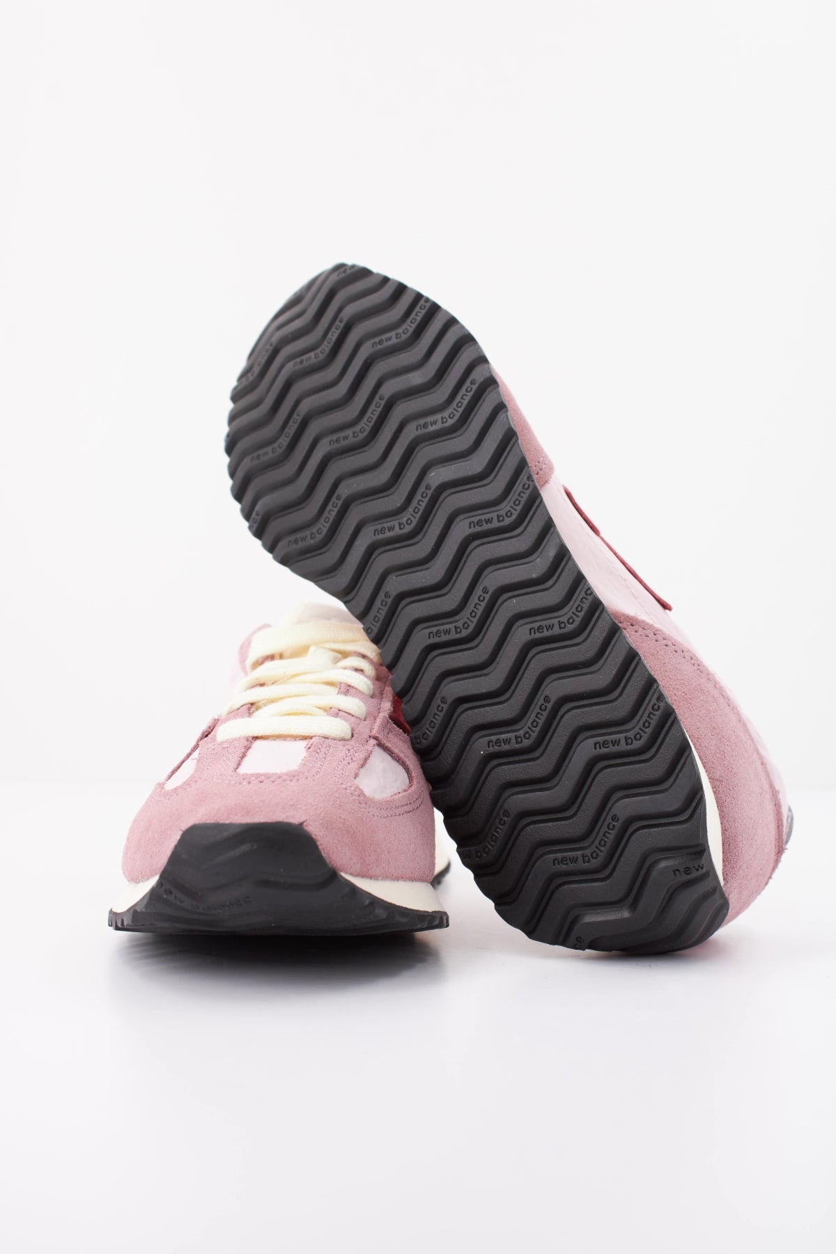 NEW BALANCE U471  en color ROSA (5)
