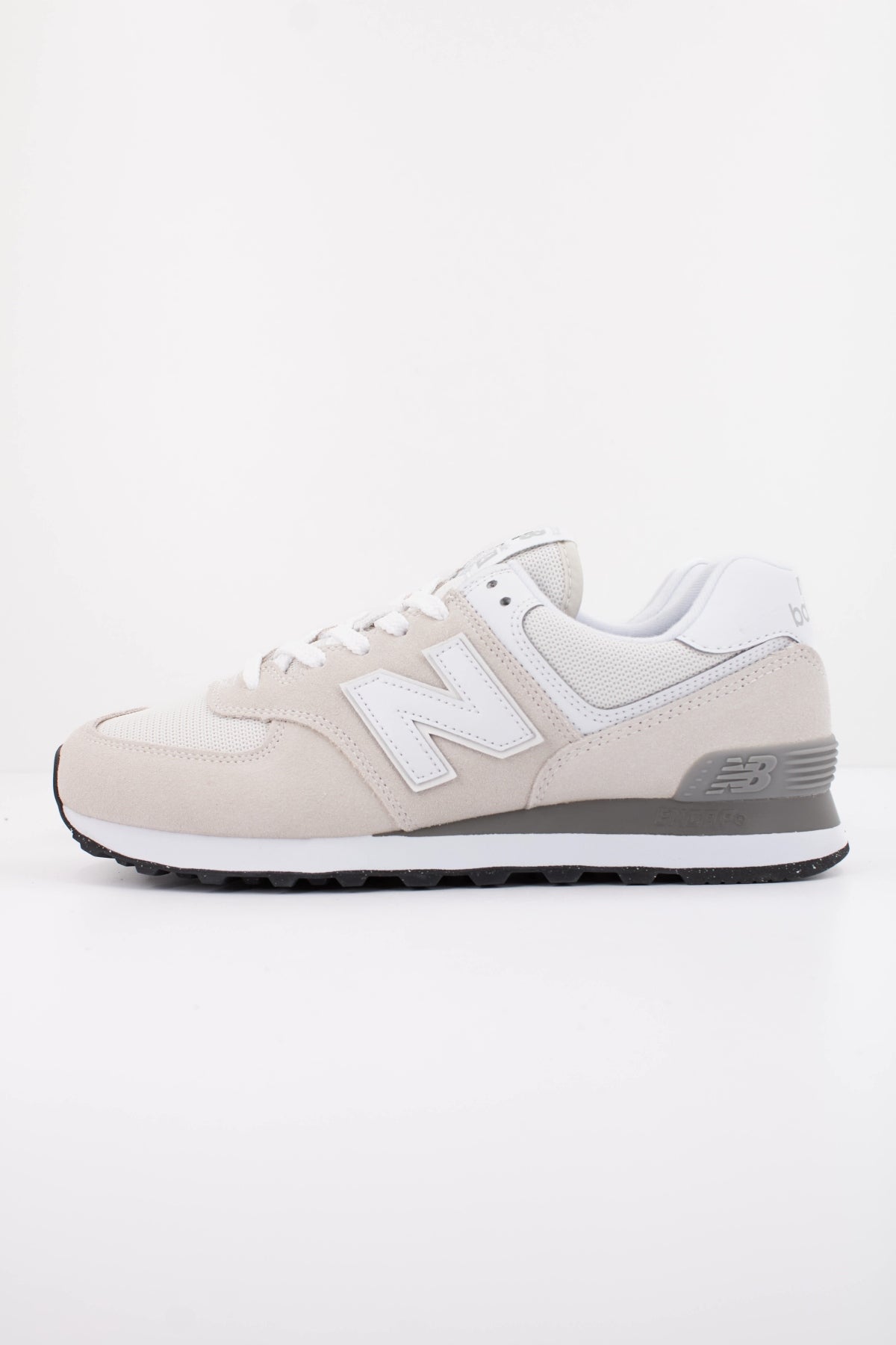 NEW BALANCE ML574  en color BEIS (1)