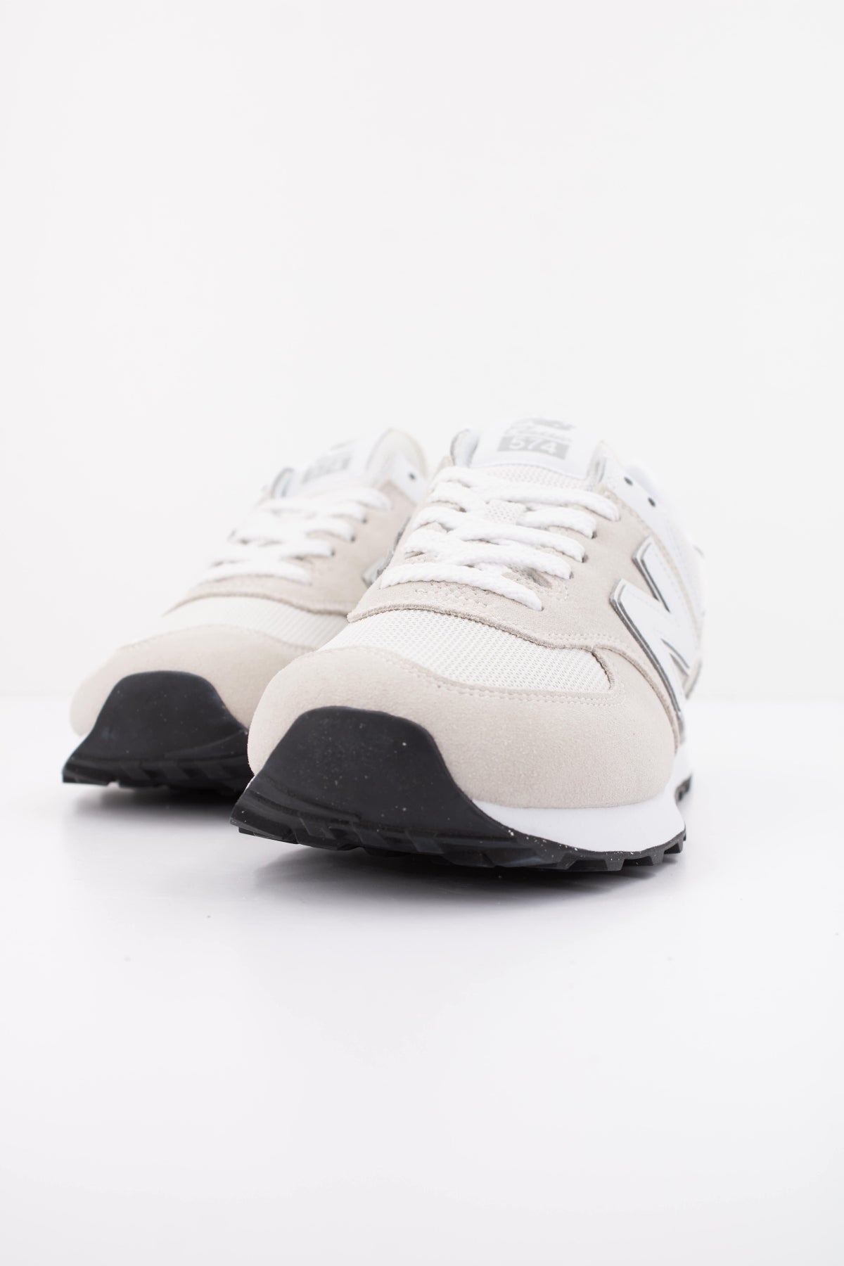 NEW BALANCE ML574  en color BEIS (2)