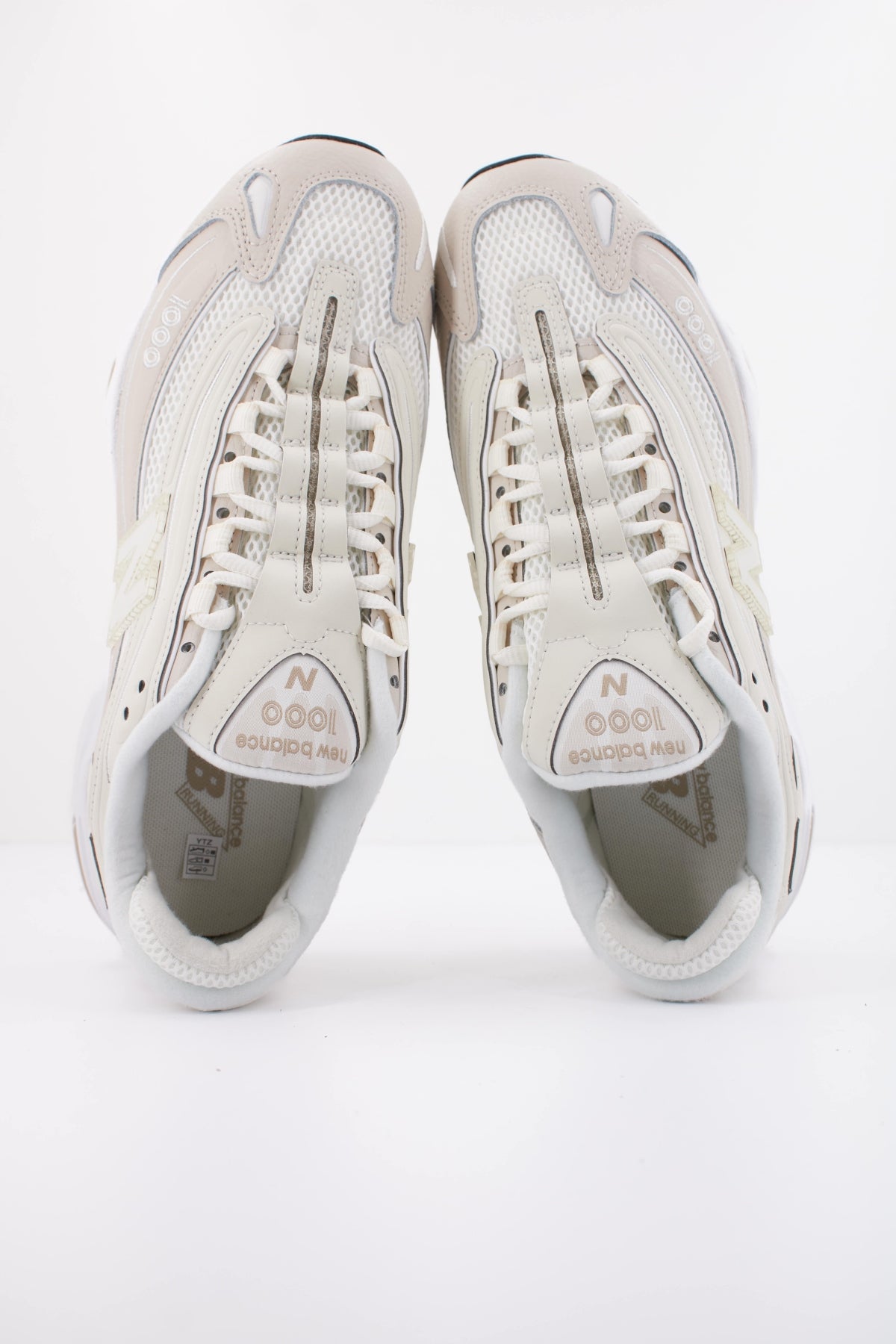 NEW BALANCE U10009  en color MARRON CLARO (3)