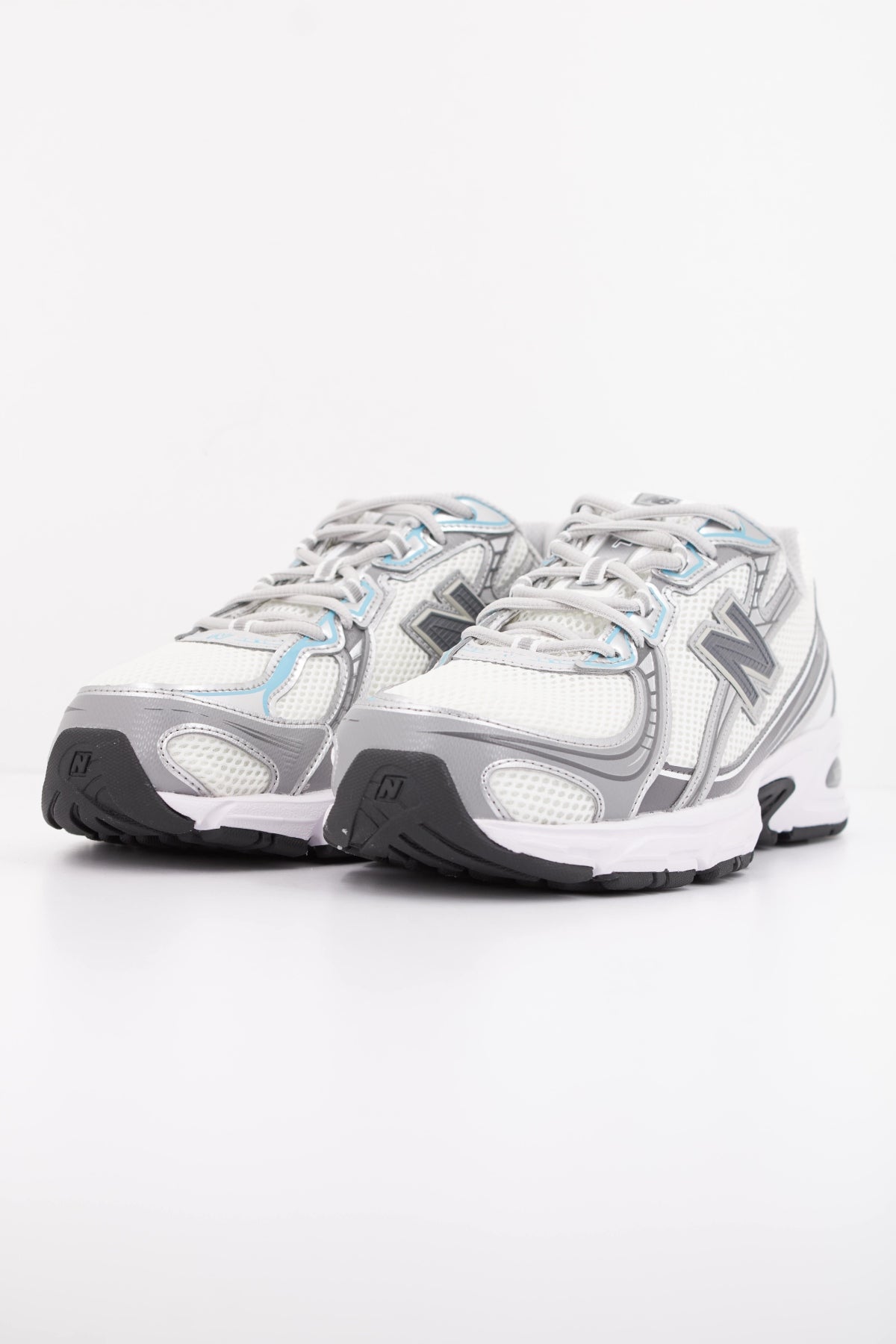 NEW BALANCE U740  en color GRIS (2)
