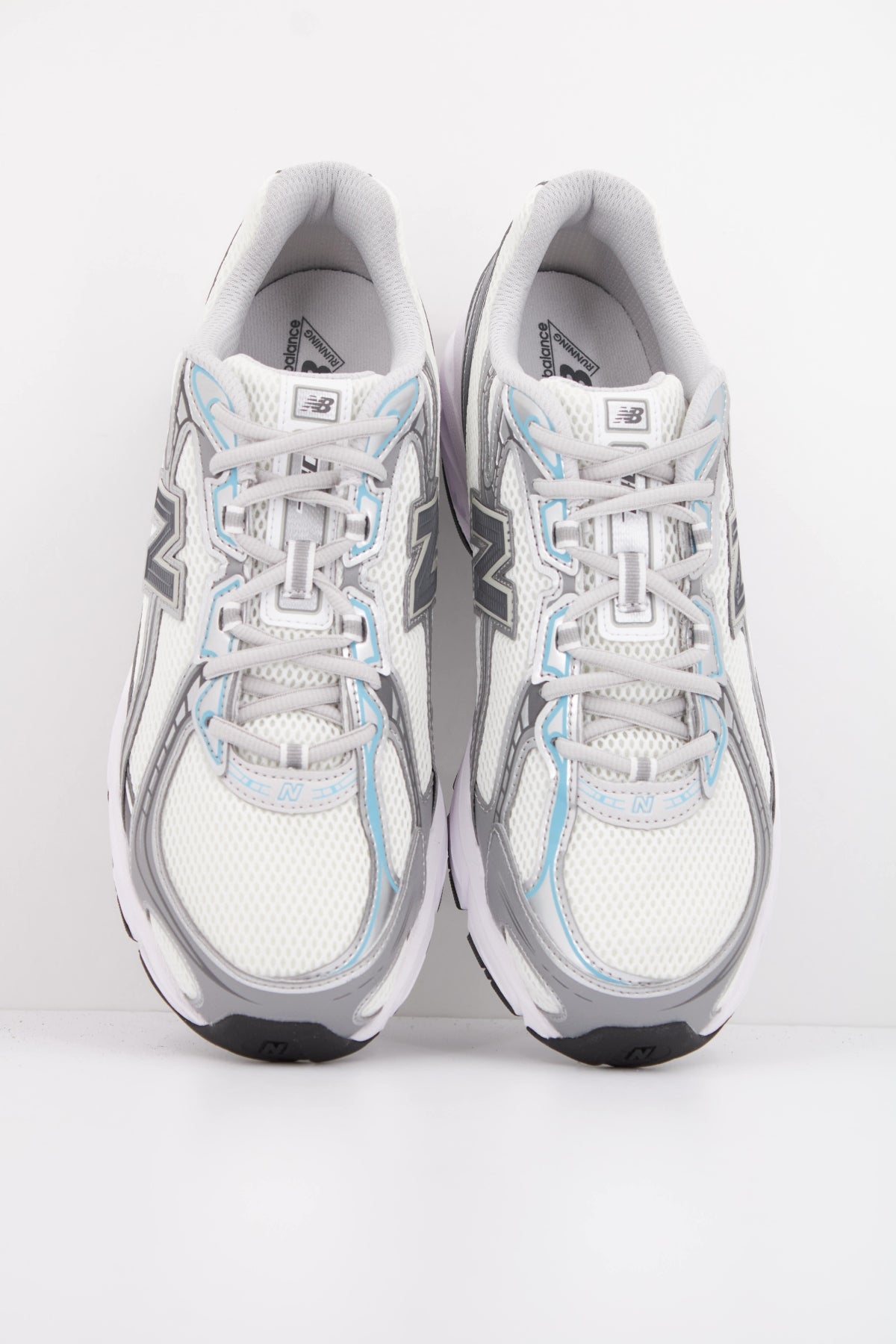 NEW BALANCE U740  en color GRIS (3)