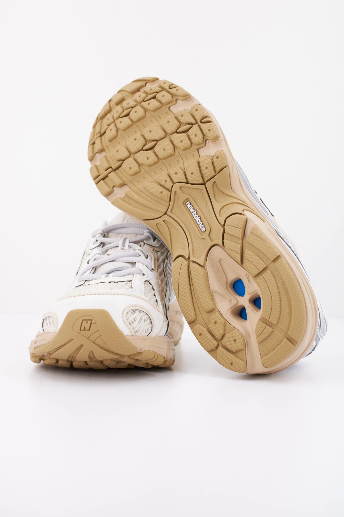 NEW BALANCE U740  en color BEIS (5)