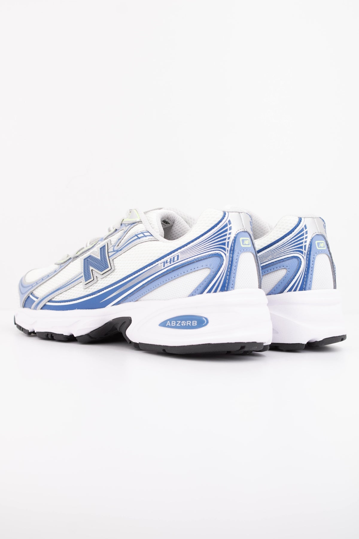 NEW BALANCE U740  en color BLANCO (4)