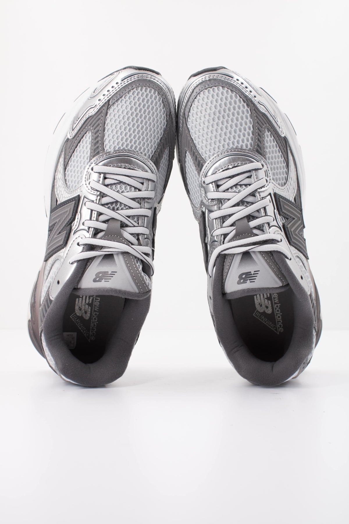 NEW BALANCE U2010 en color GRIS (3)