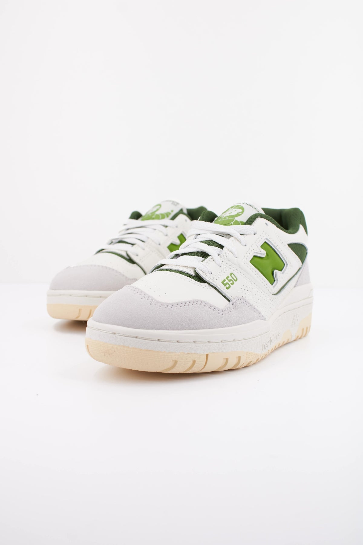 NEW BALANCE BB550 EGR en color BLANCO (2)