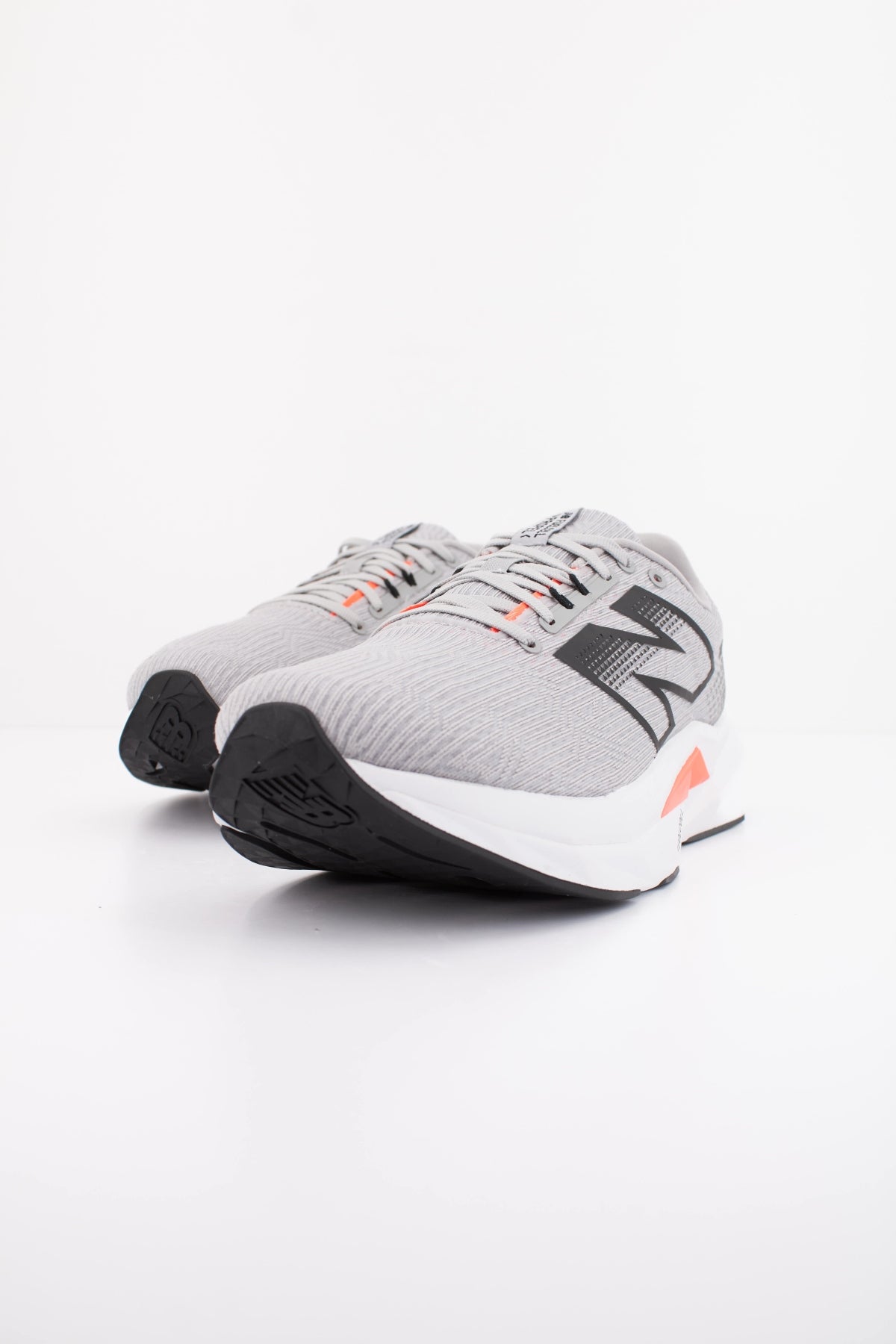 NEW BALANCE MFCPR CV5 en color GRIS (2)