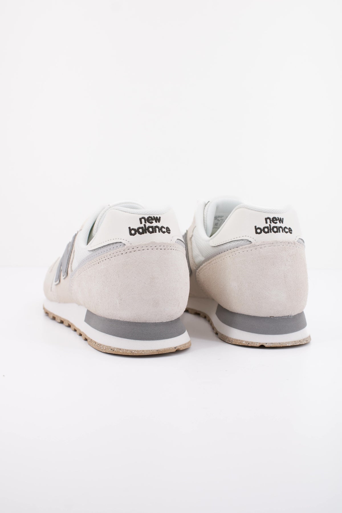 NEW BALANCE WL373 XA2 en color BEIS (4)