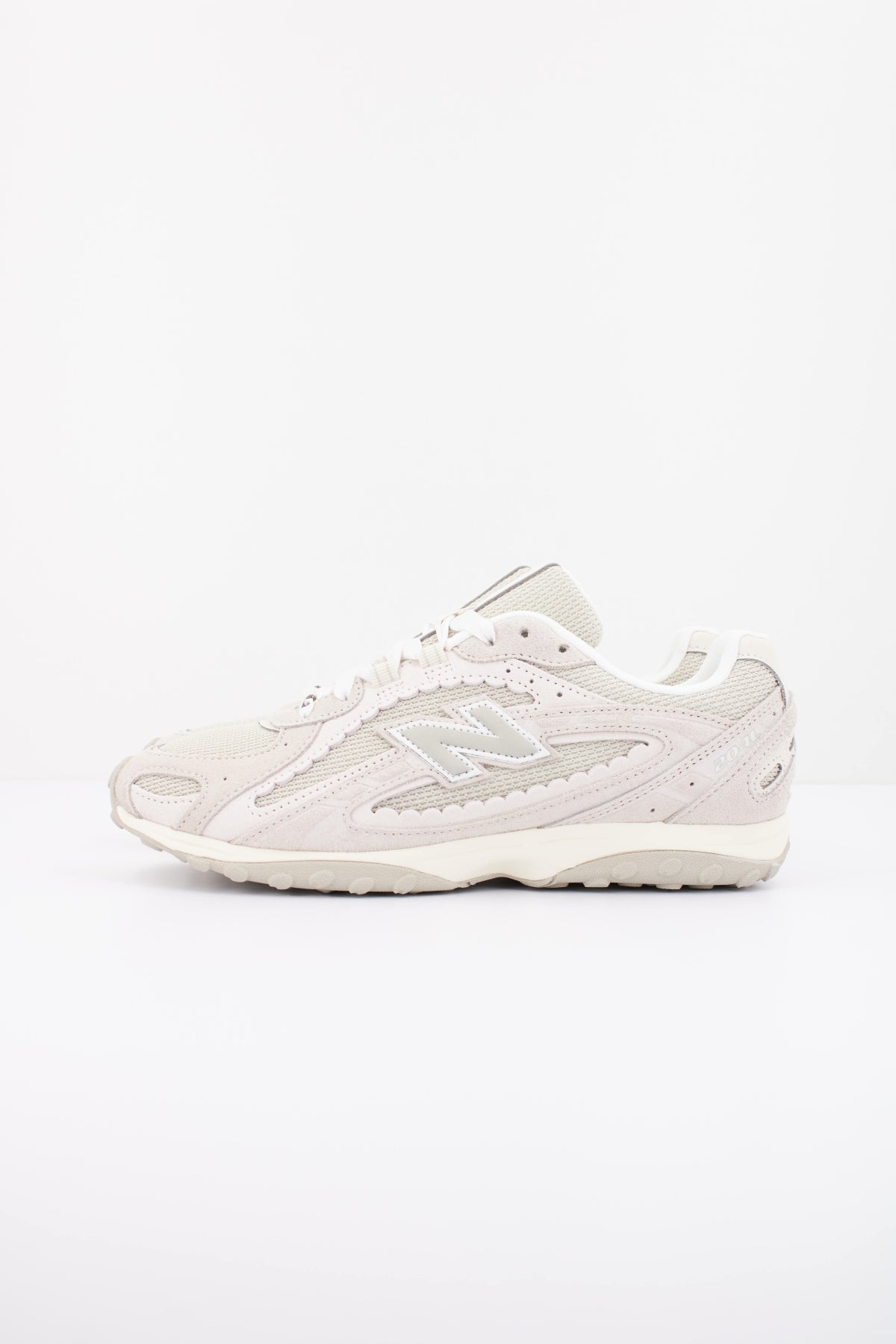 NEW BALANCE U204L 2SZ  en color BEIS (1)