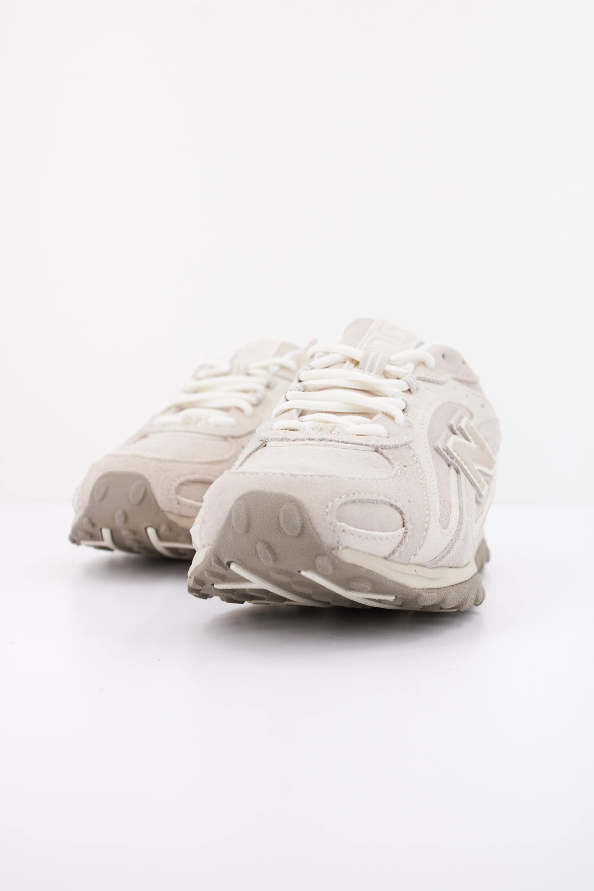 NEW BALANCE U204L  en color BEIS (2)