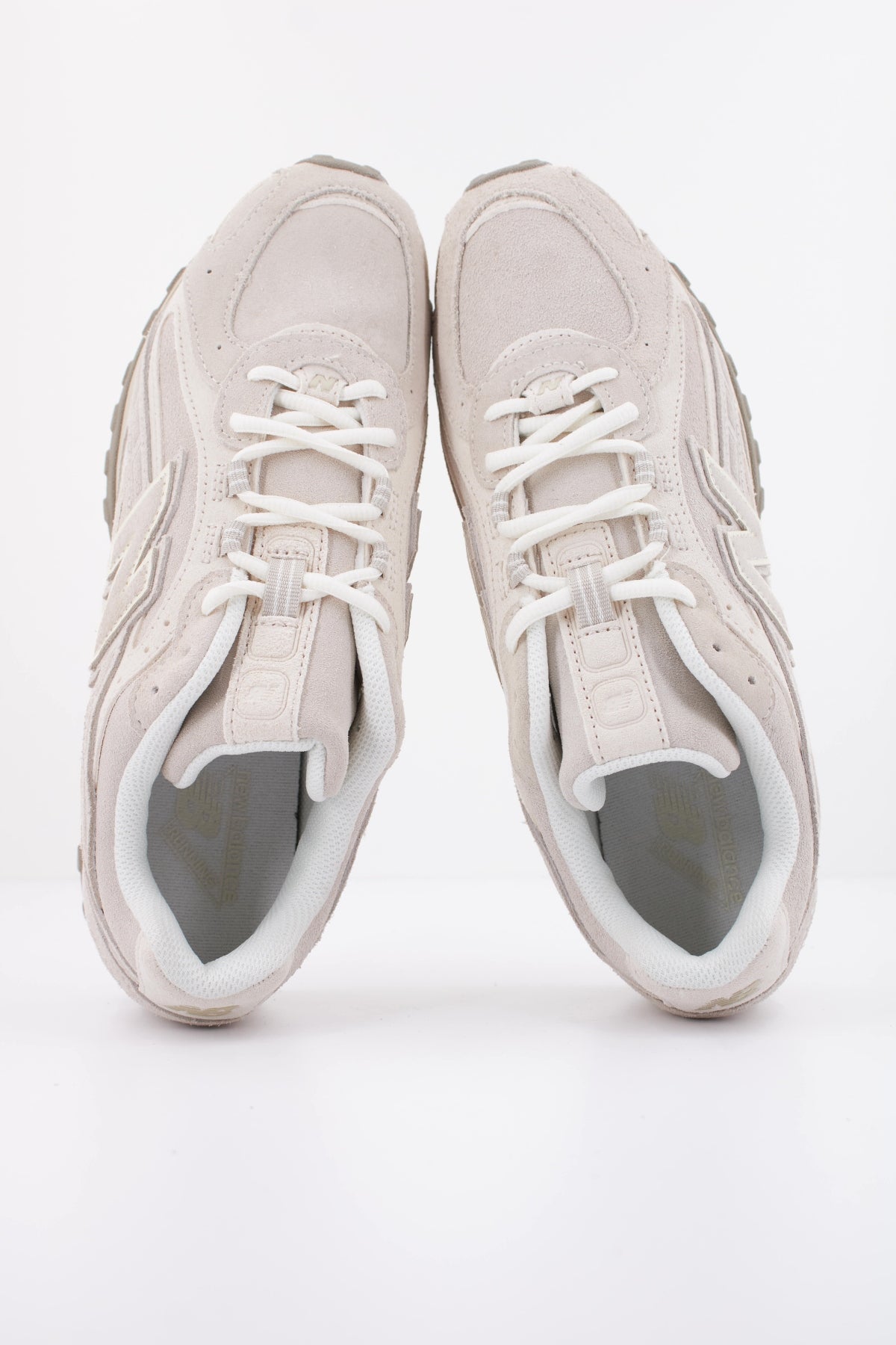 NEW BALANCE U204L  en color BEIS (3)