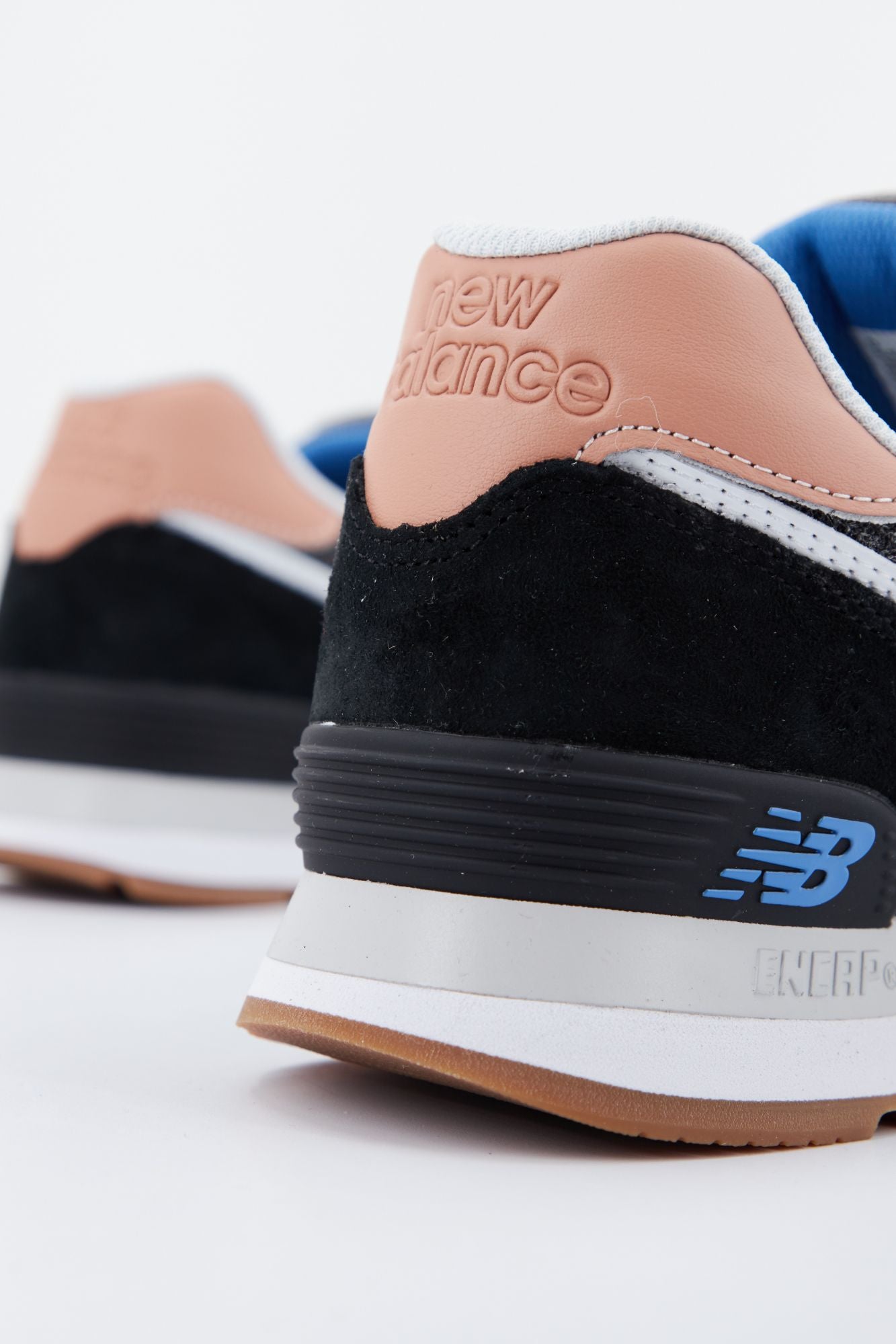NEW BALANCE ML574 TYE en color NEGRO (4)