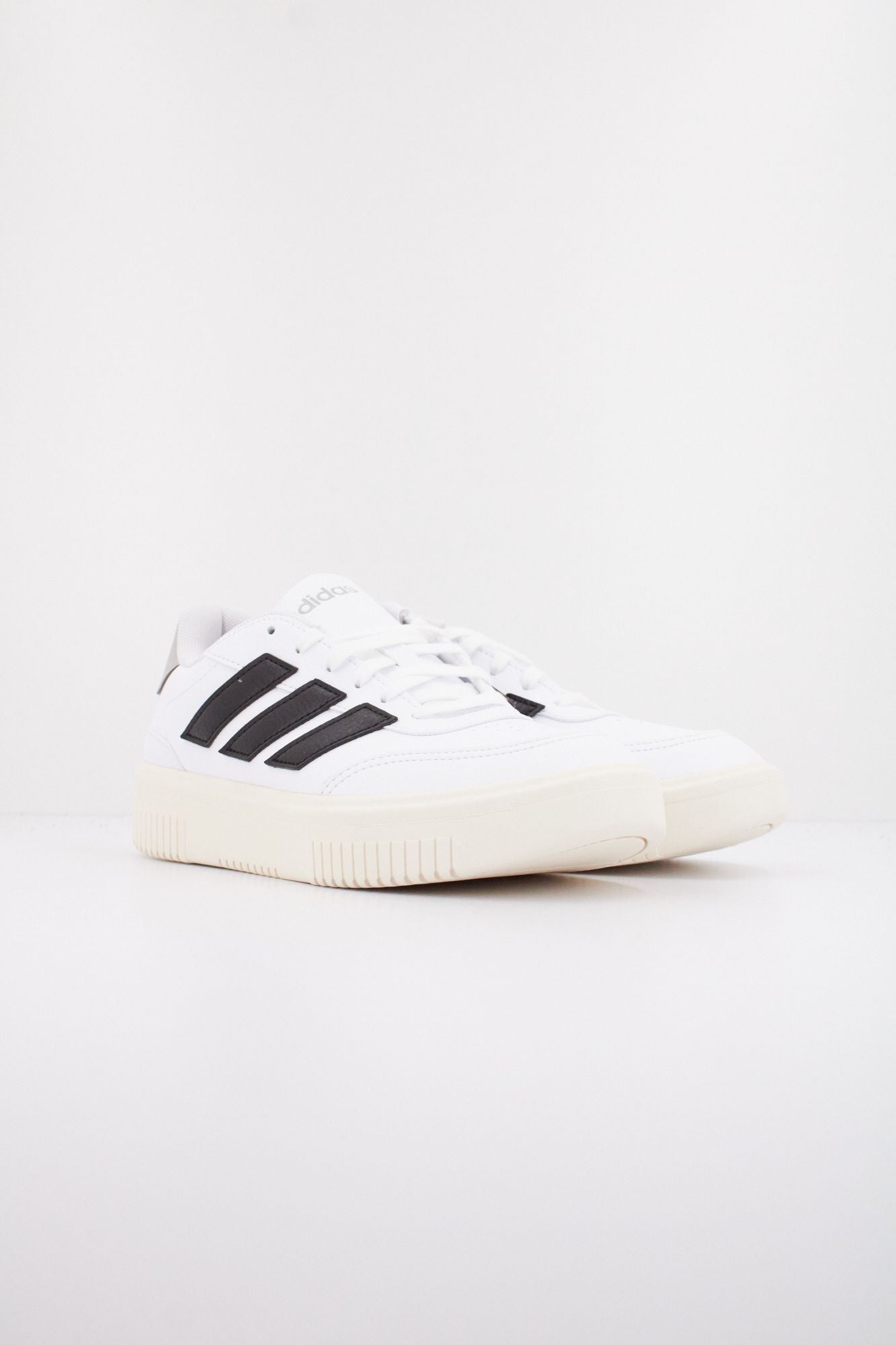 ADIDAS COURTBLOCK BOLD en color BLANCO (2)