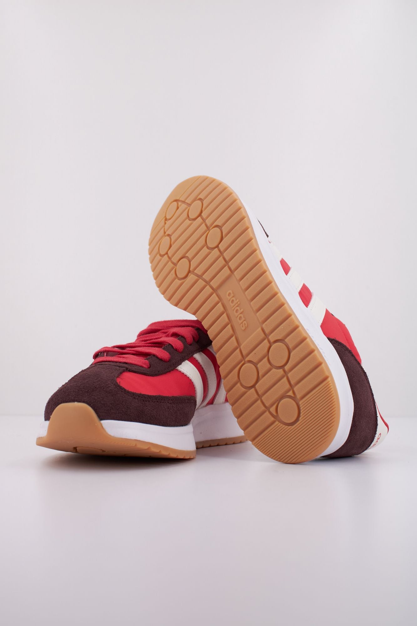ADIDAS RUN 70s 2.0 en color ROJO (5)