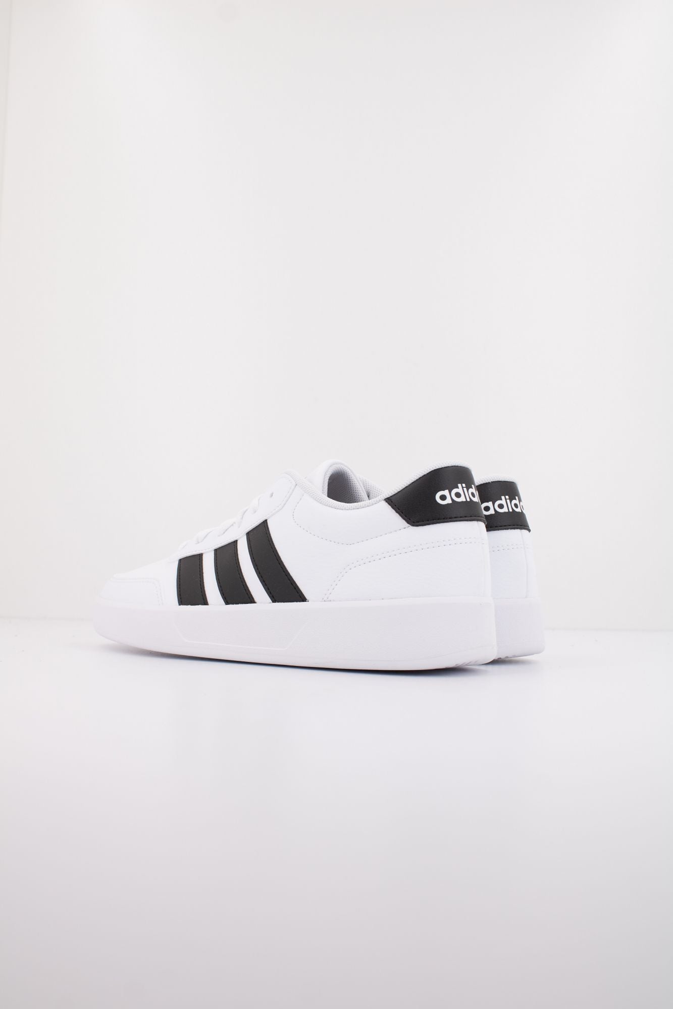 ADIDAS BREAKNET 3.0 en color BLANCO (4)