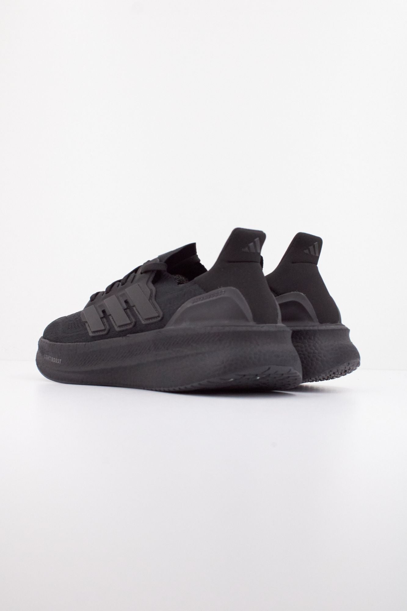 ADIDAS ULTRABOOST 5 en color NEGRO (5)