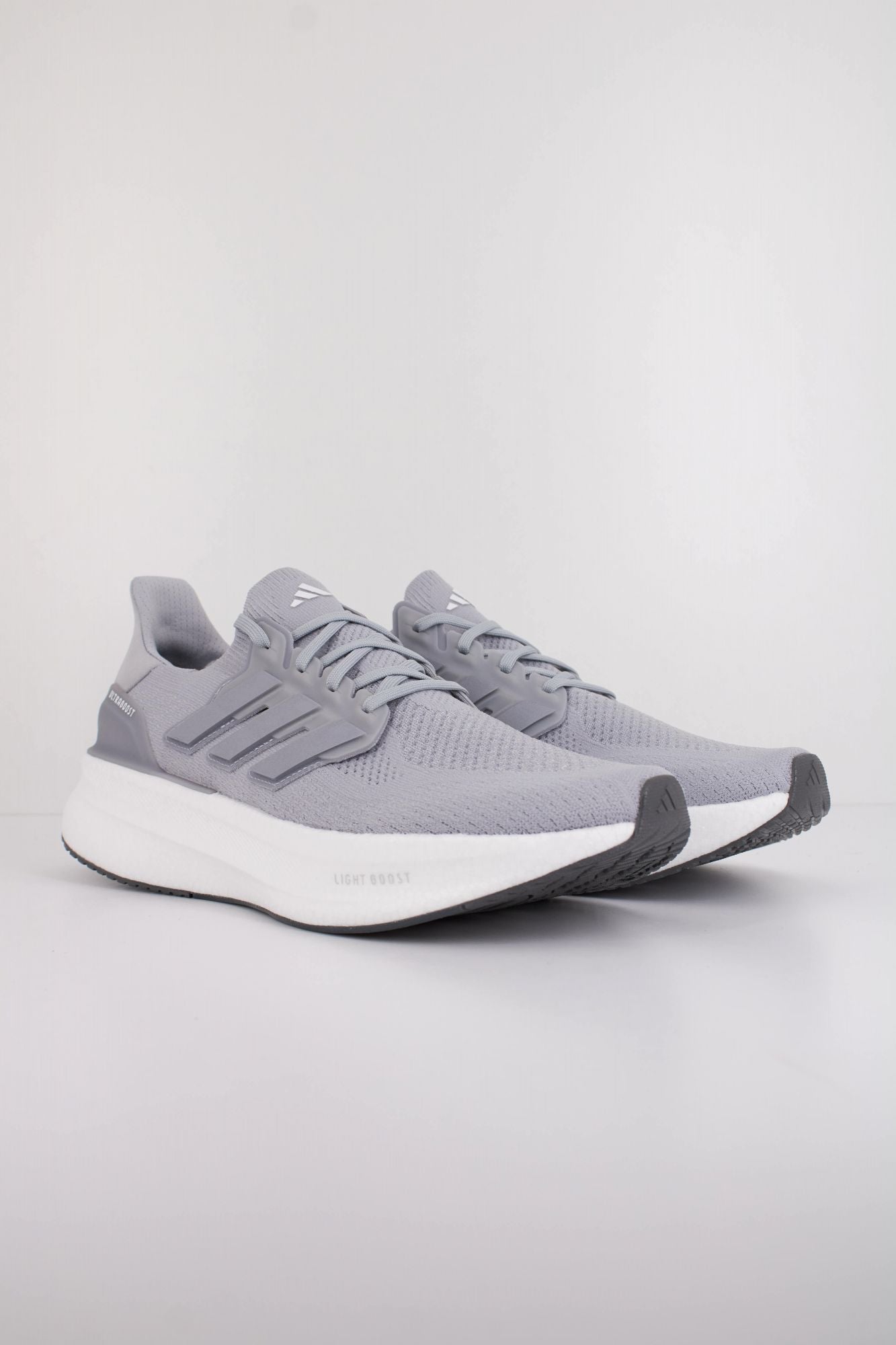 ADIDAS ULTRABOOST 5 en color GRIS (2)