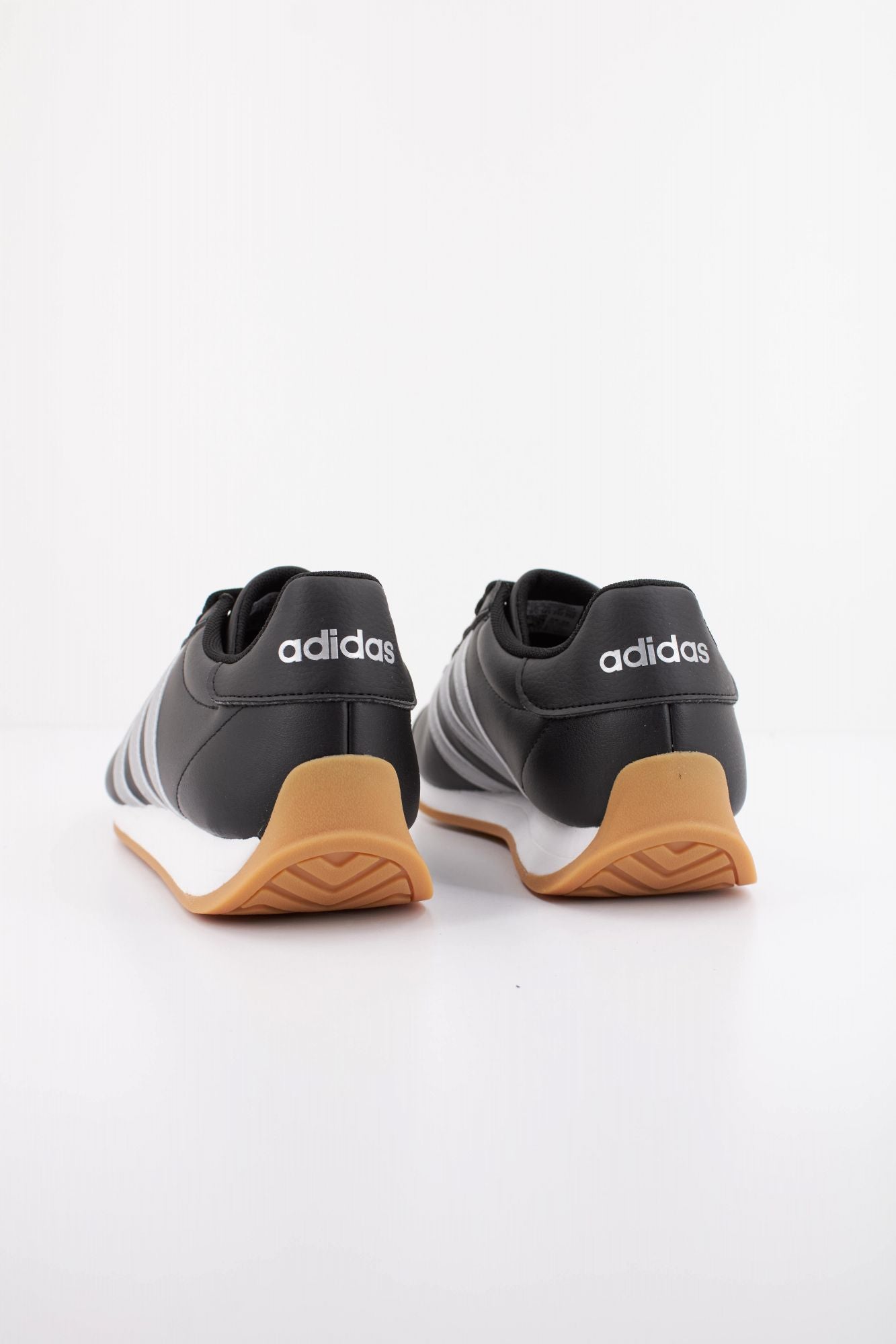 ADIDAS RUNVISTA en color NEGRO (4)