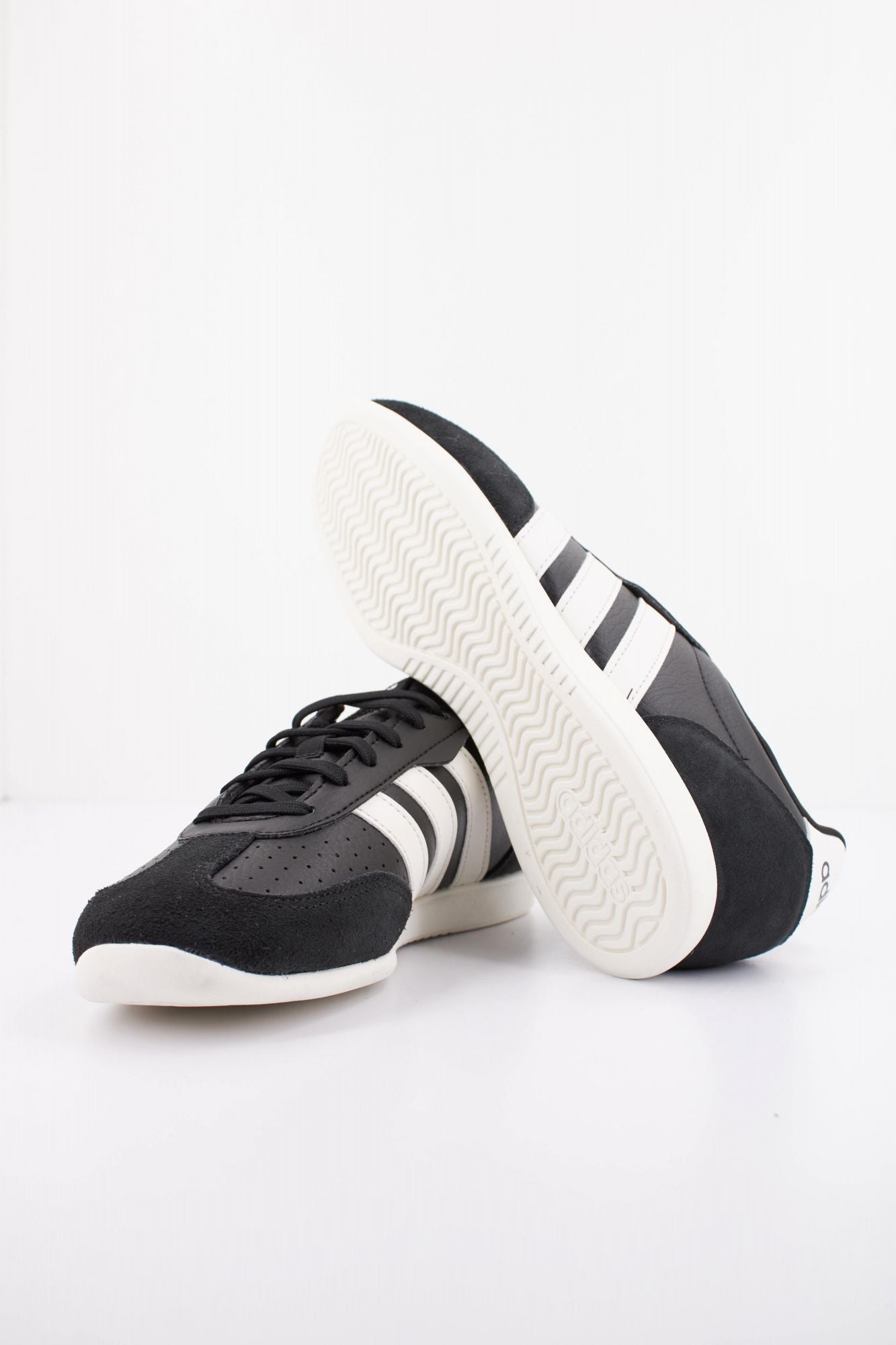 ADIDAS BARREDA LO en color NEGRO (5)