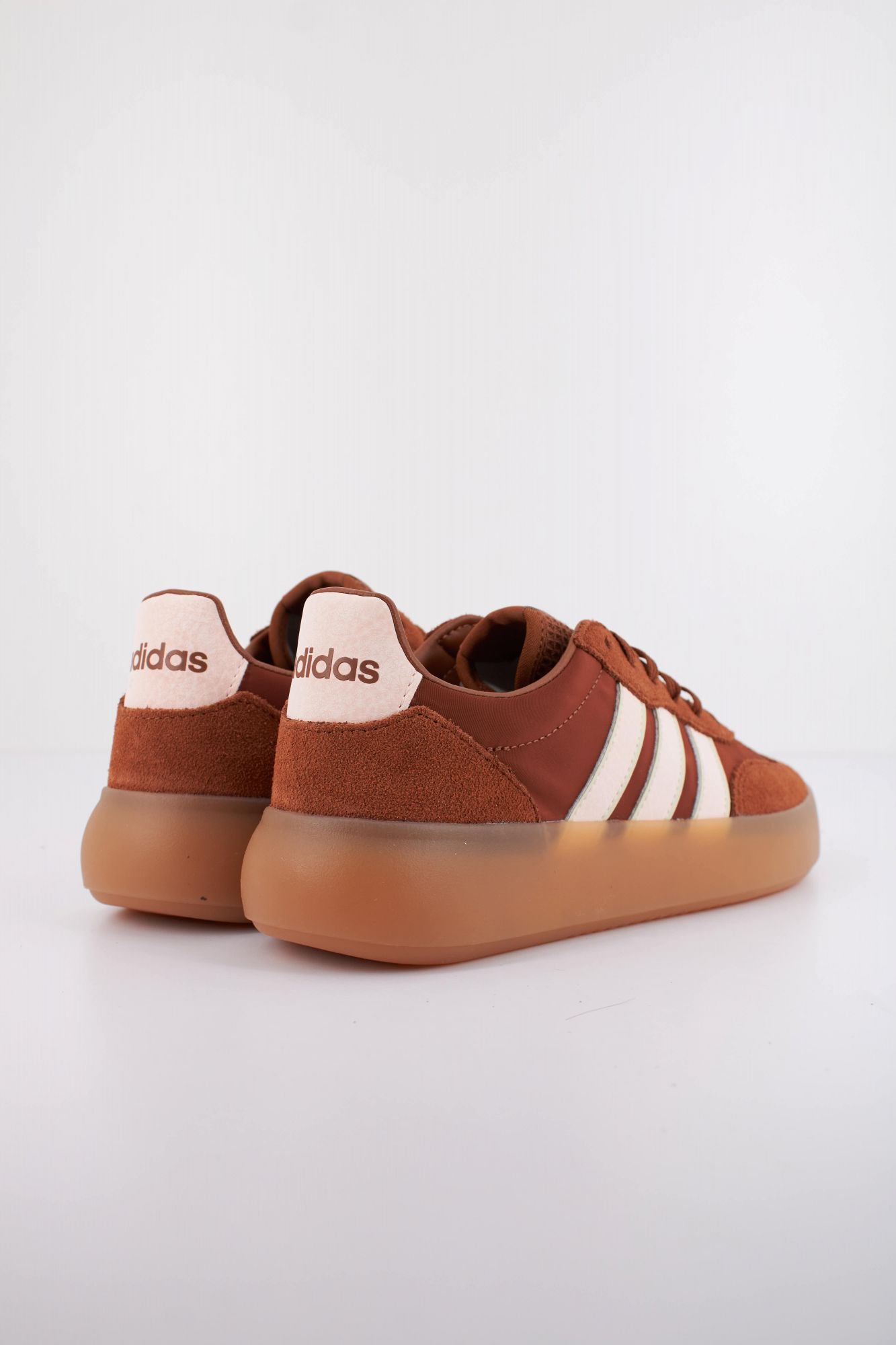 ADIDAS  BARREDA DECODE  en color MARRON (2)