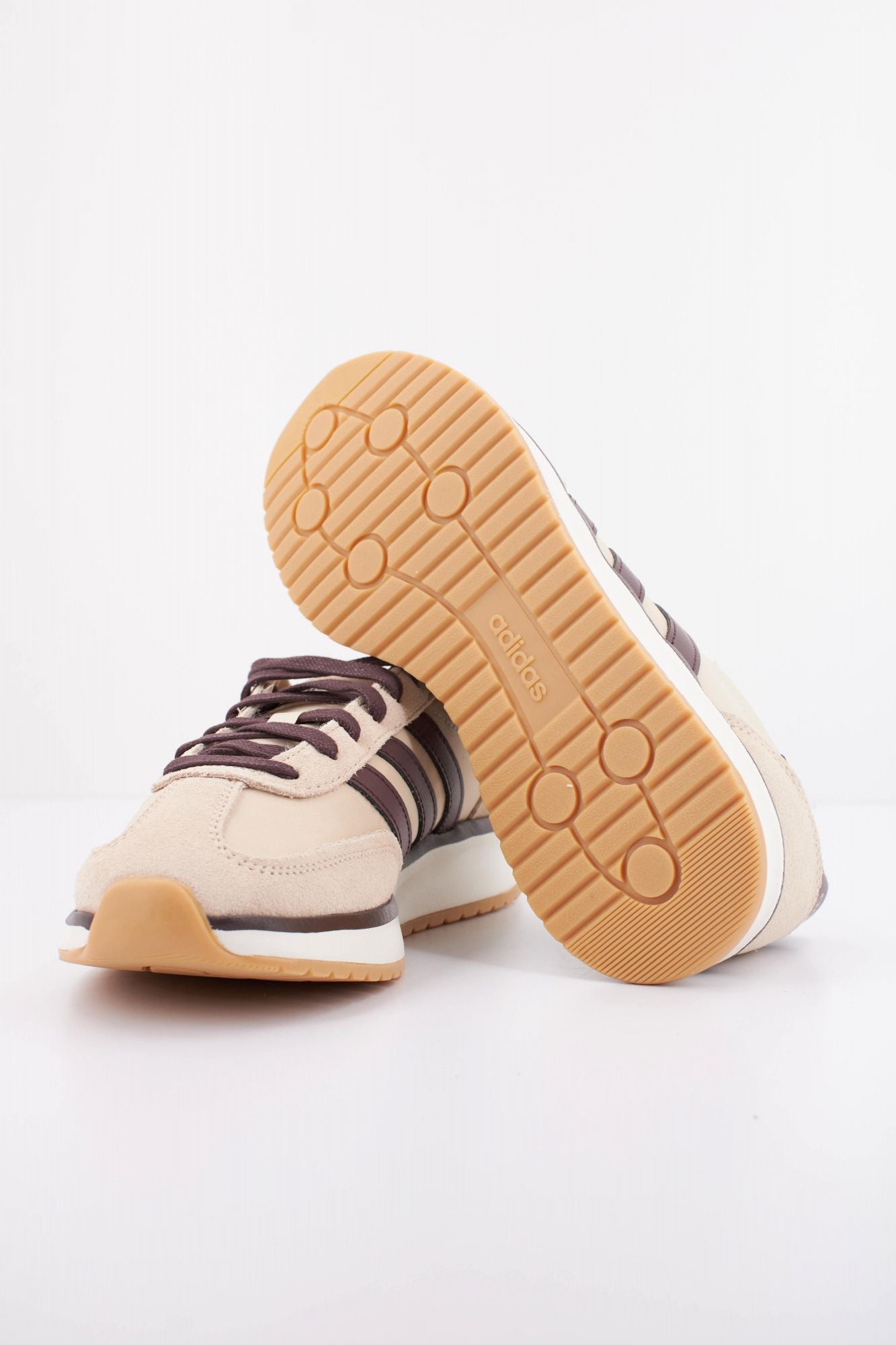ADIDAS RUN 70S 2.0 en color BEIS (5)
